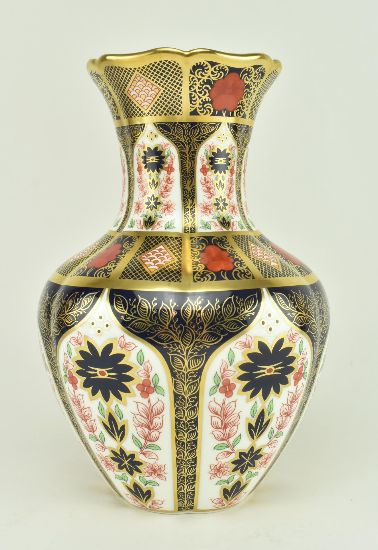 CONTEMPORARY ROYAL CROWN DERBY OLD IMARI POPPY VASE - Image 2 of 6