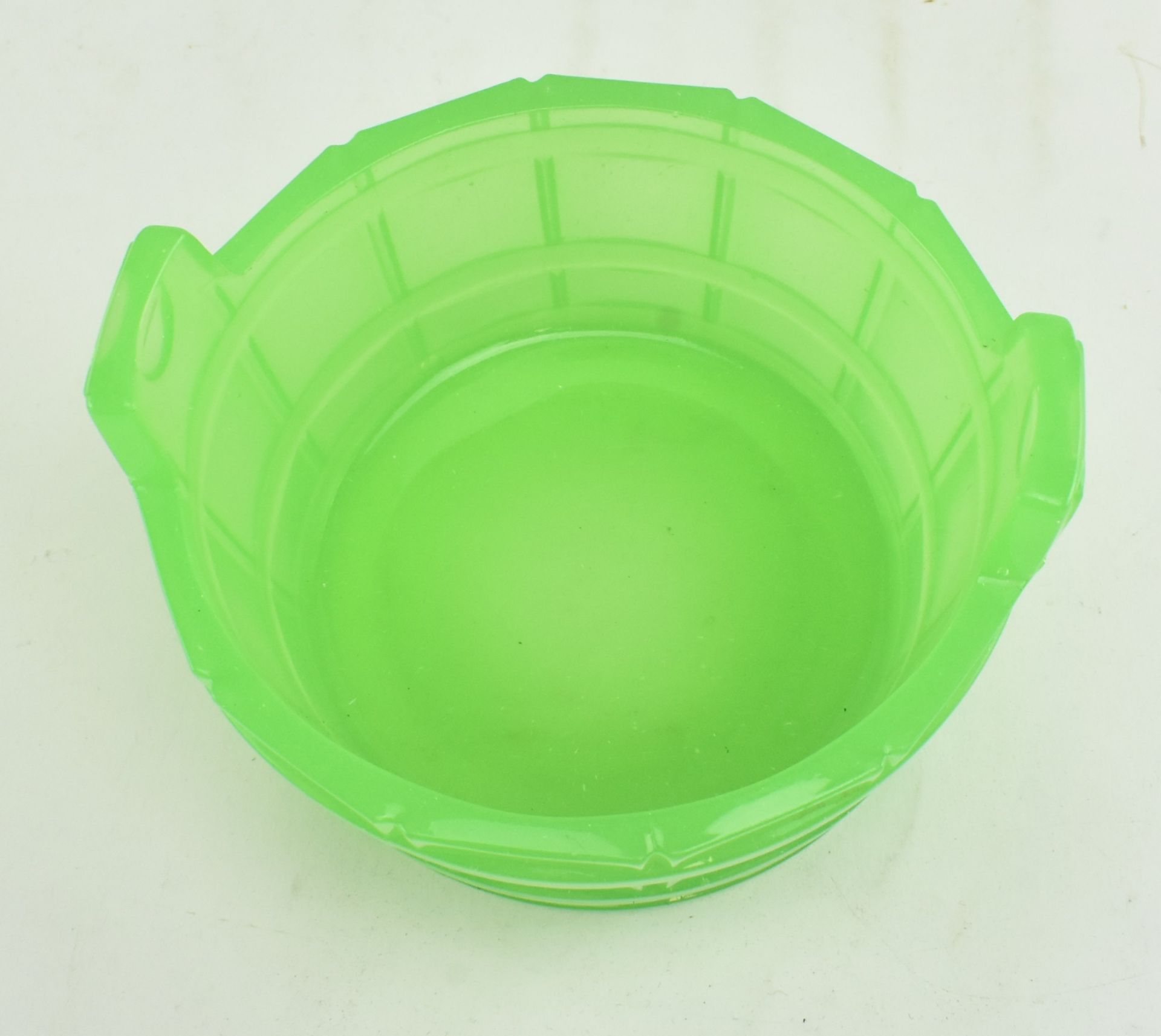 MID 19TH CENTURY URANIUM GLASS BUTTER DISH - Bild 3 aus 5