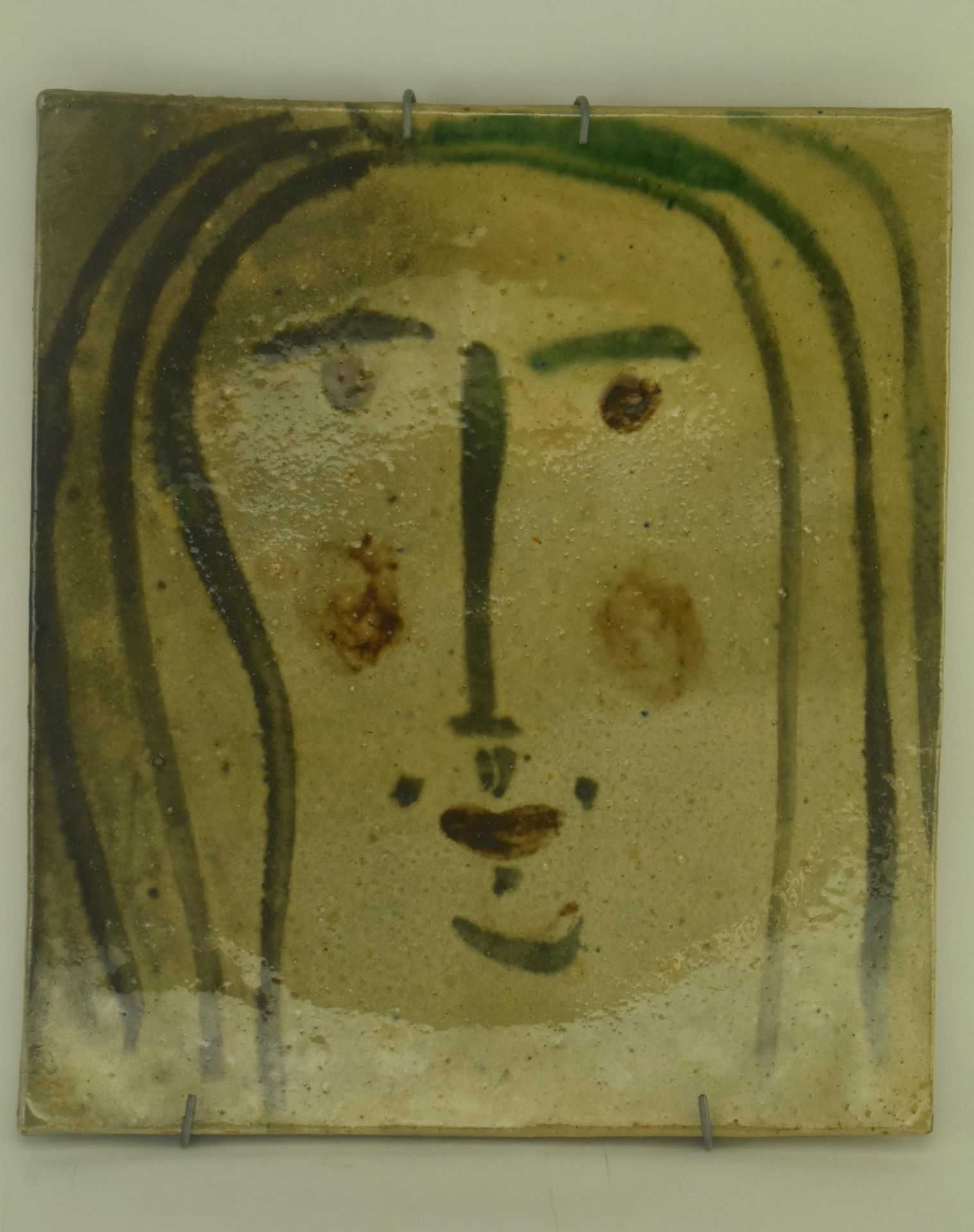 20TH CENTURY STUDIO POTTERY WALL CHARGER AFTER PICASSO - Image 2 of 3