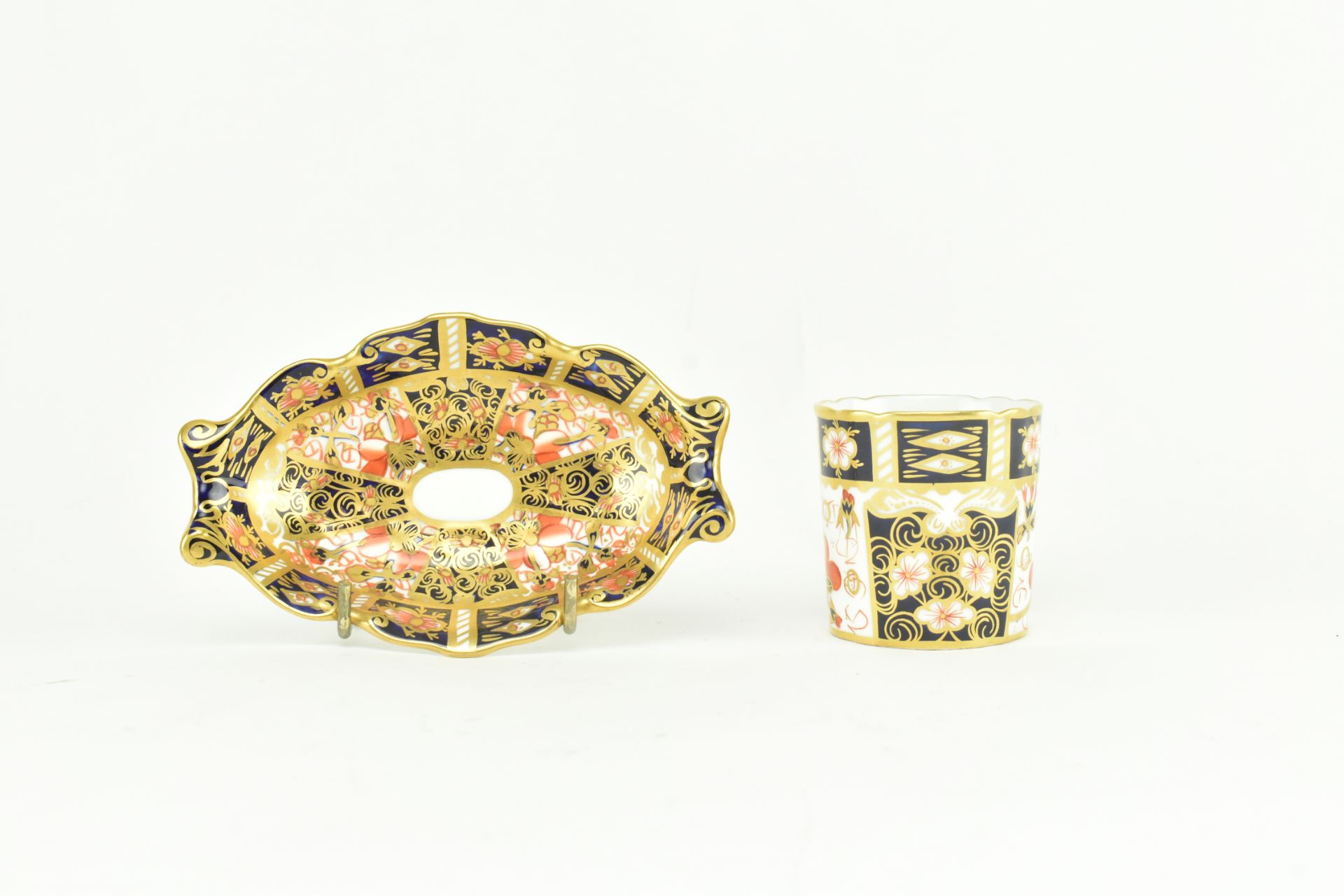 A COLLECTION OF FIVE ROYAL CROWN DERBY FINE BONE CHINA ITEMS - Image 5 of 11