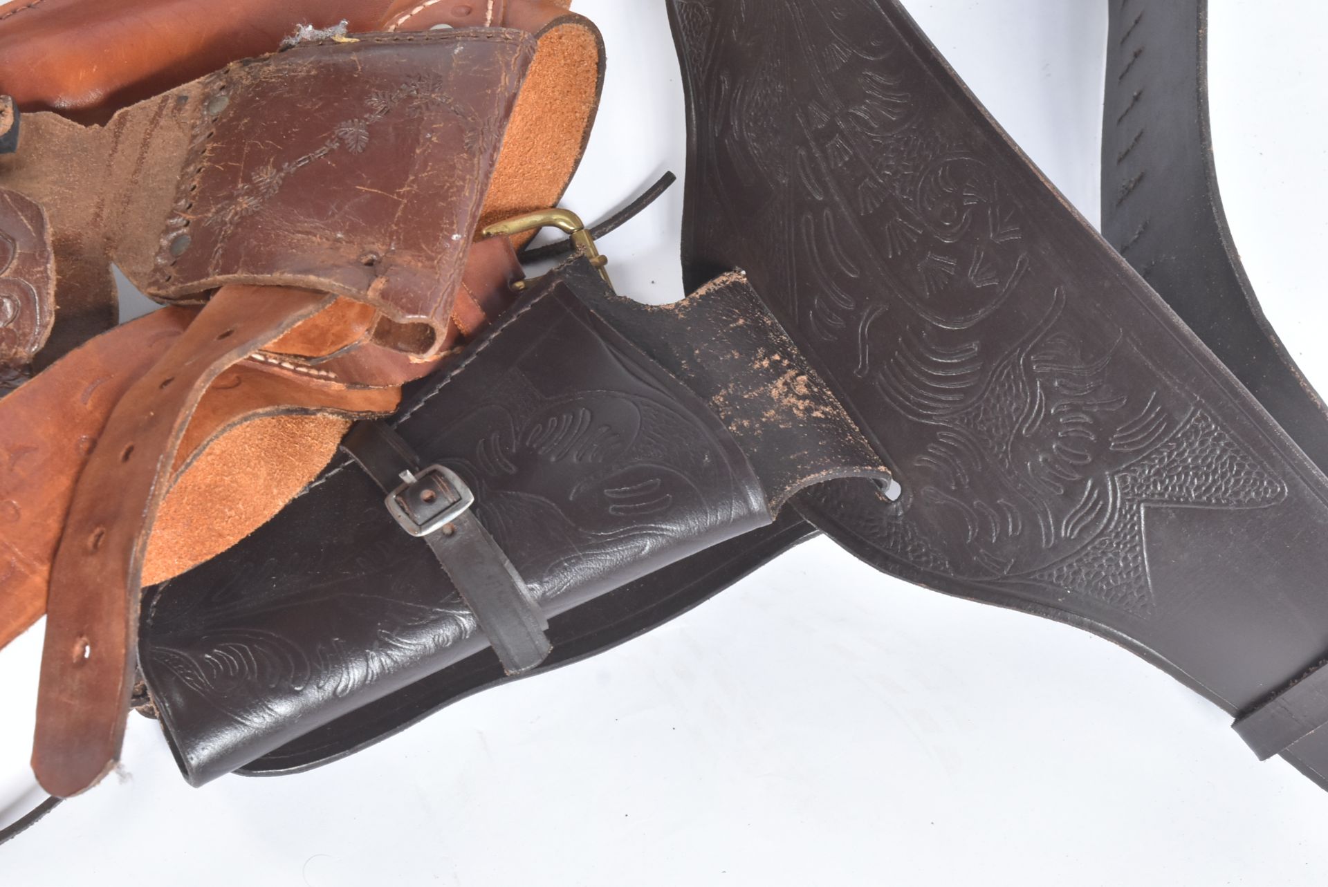 COLLECTION OF ASSORTED LEATHER GUN HOLSTERS - Image 5 of 5
