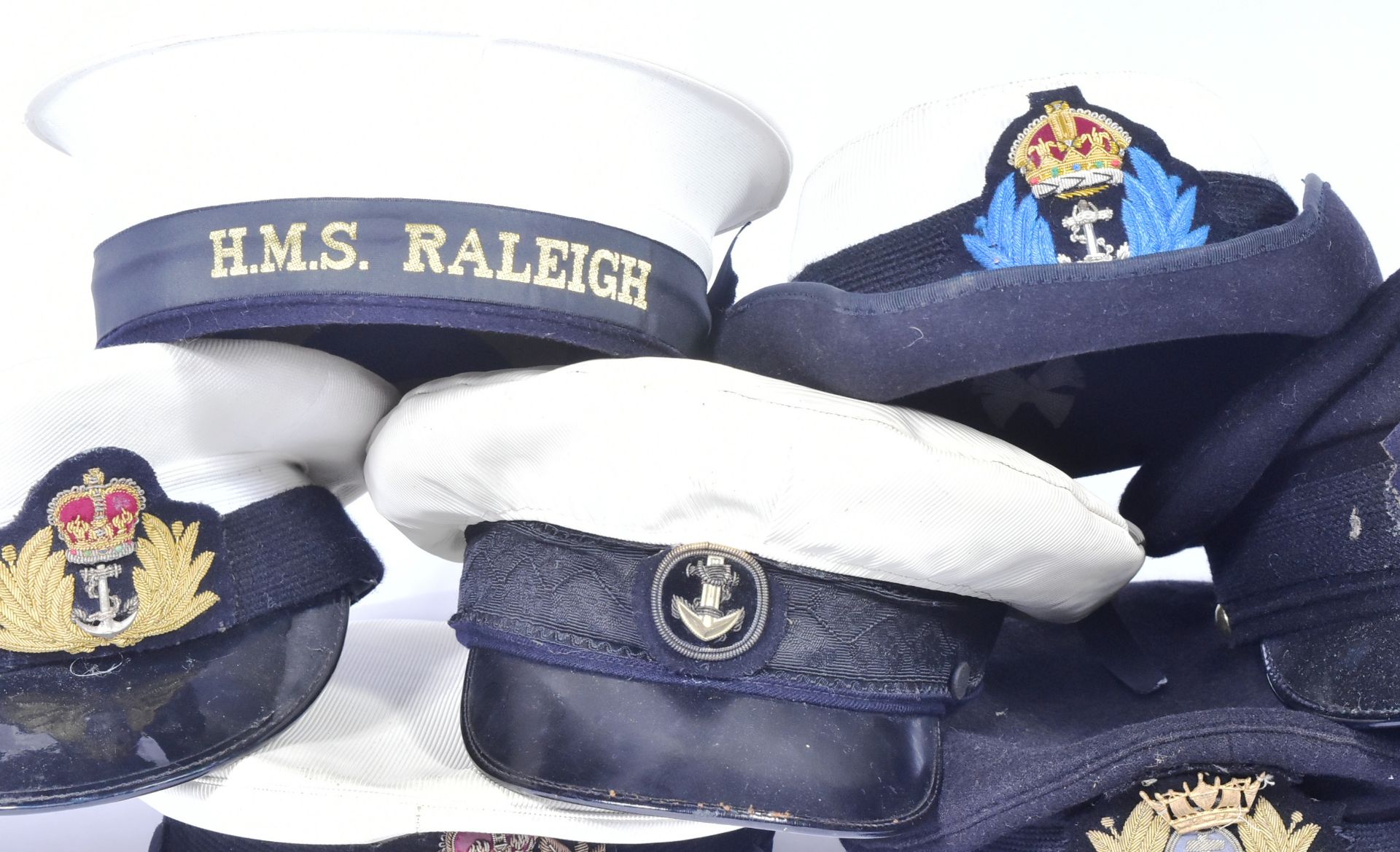 COLLECTION OF ASSORTED ROYAL NAVY PEAKED HAT VISORS - Bild 3 aus 5