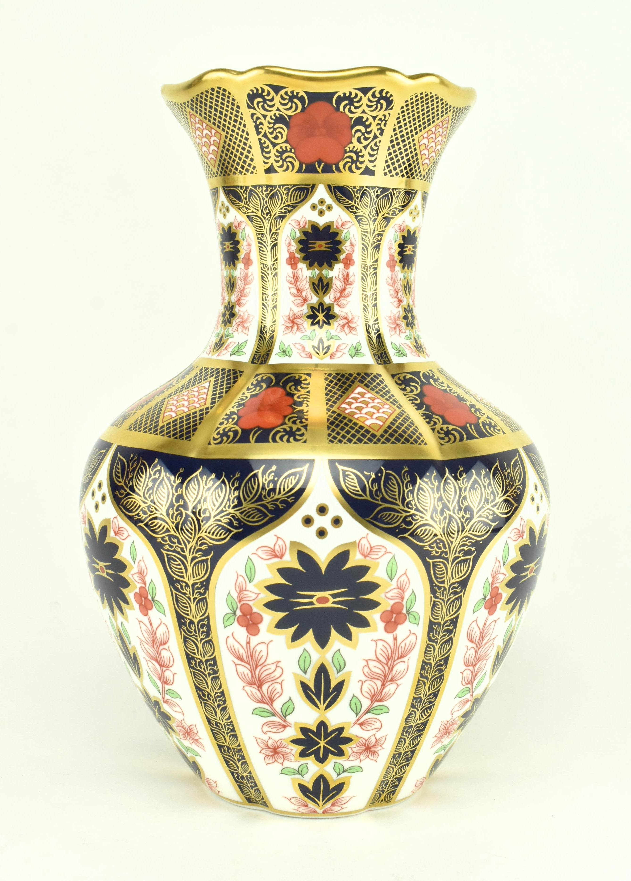 CONTEMPORARY ROYAL CROWN DERBY OLD IMARI POPPY VASE