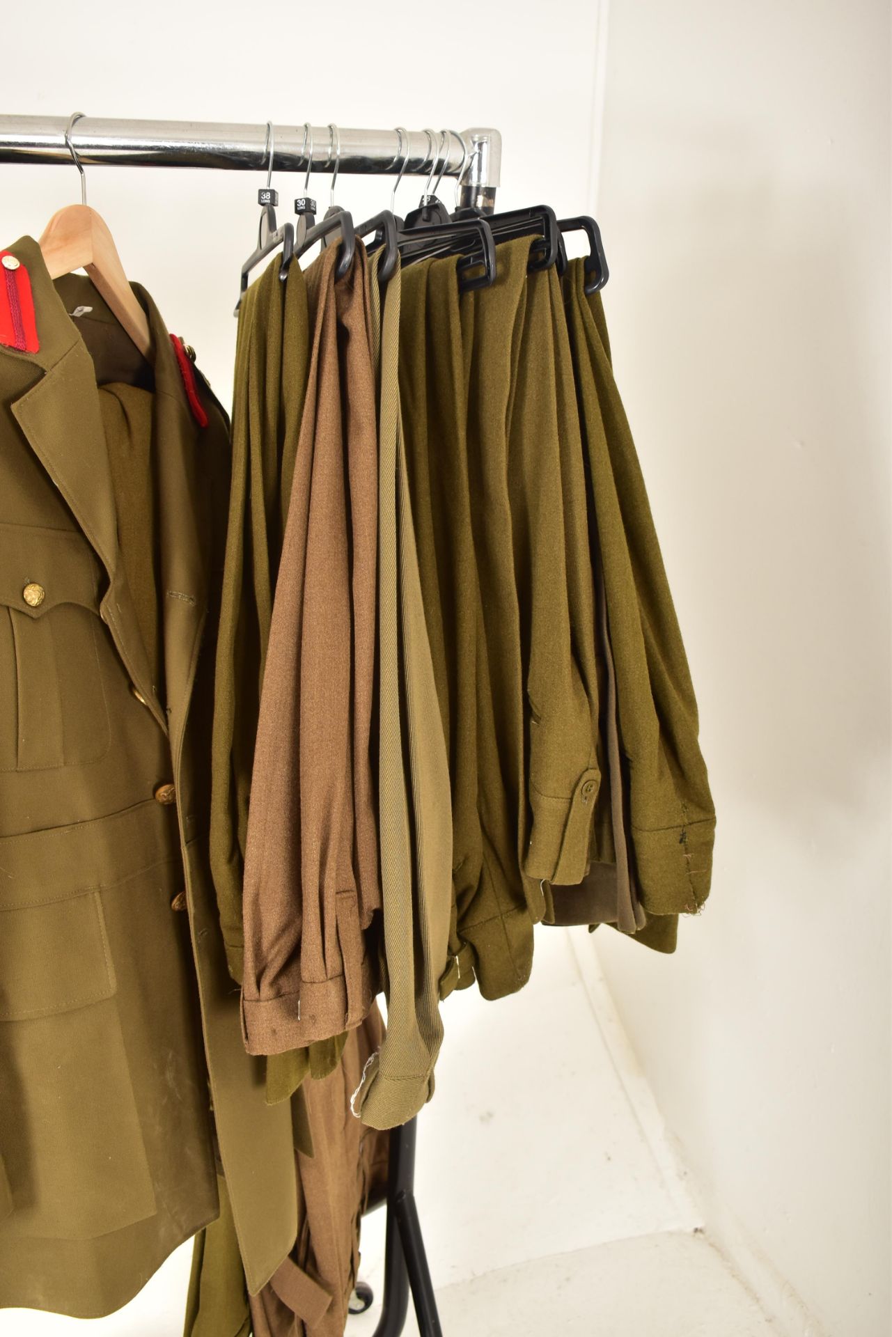 COLLECTION OF BRITISH MILITARY JACKETS / TUNICS WITH TROUSERS - Bild 7 aus 7