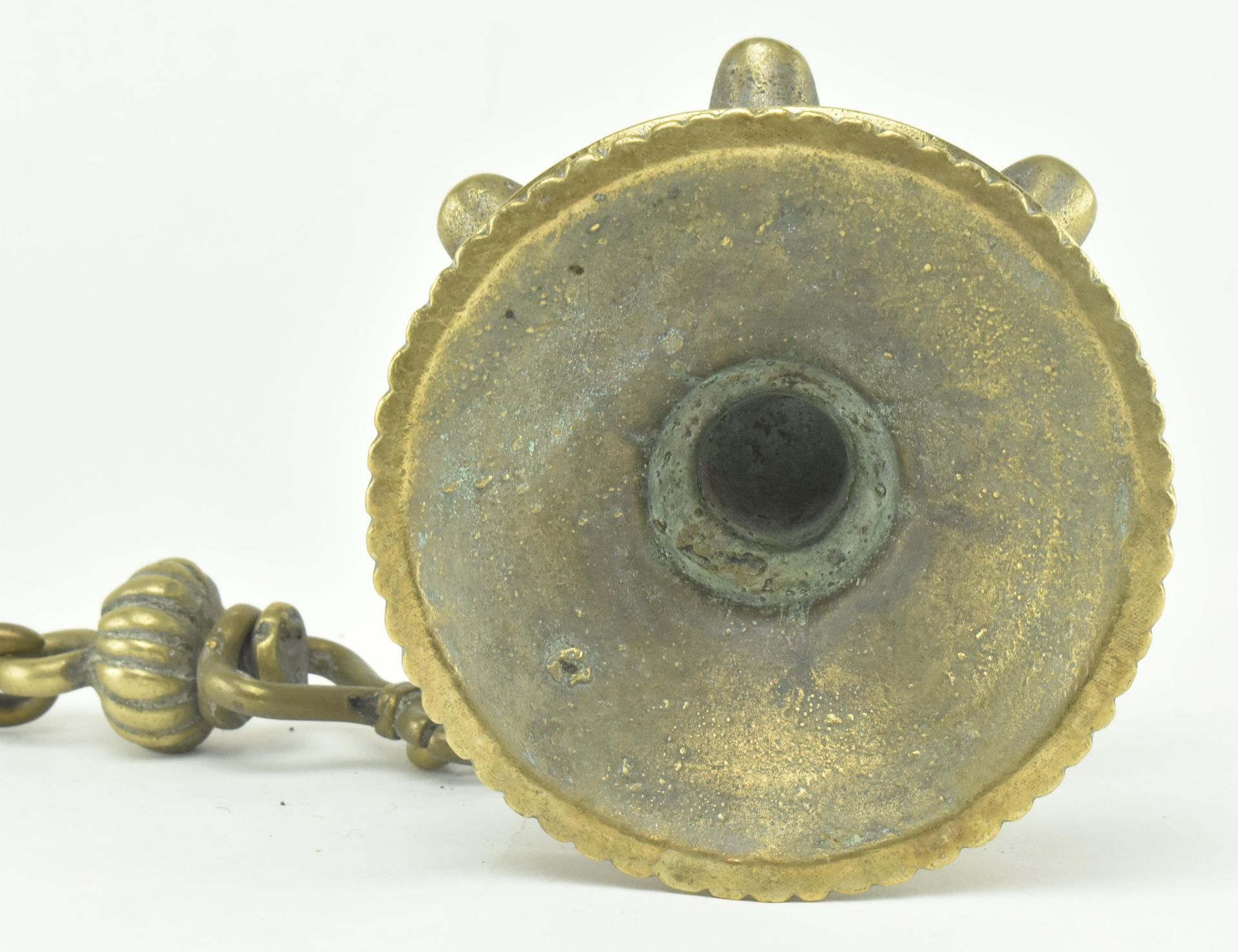 19TH CENTURY SOUTH EAST ASIAN HANGING BRASS OIL LAMP - Bild 5 aus 5