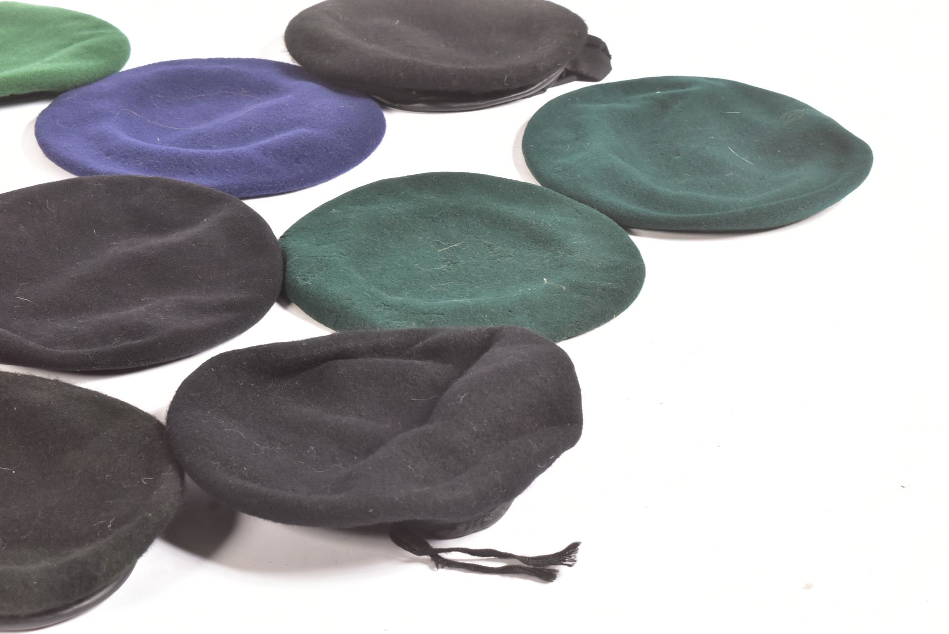 COLLECTION OF ASSORTED UNBADGED MILITARY BERETS - Image 4 of 6