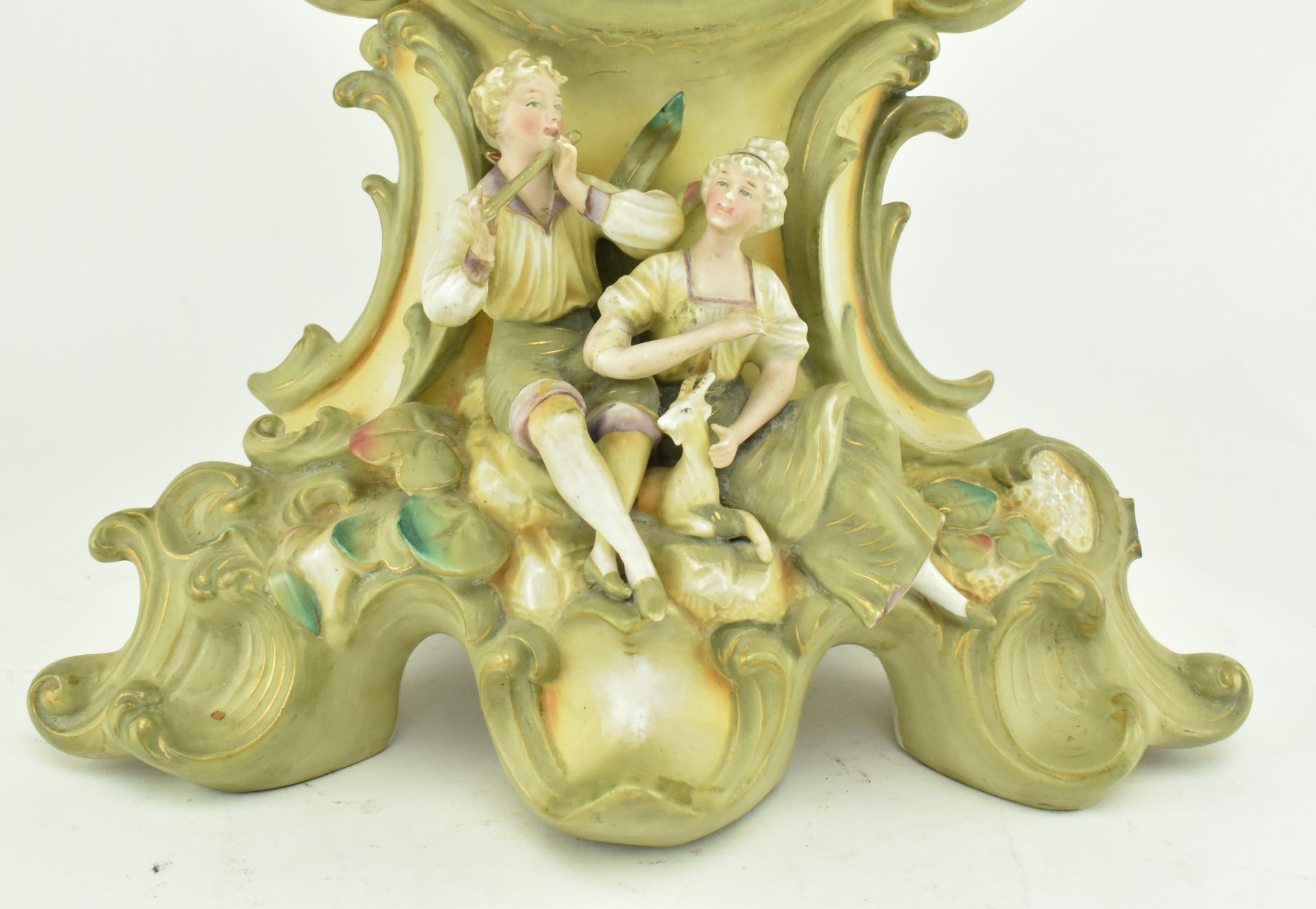 19TH CENTURY CONTINENTAL BISQUE PORCELAIN MANTLE CLOCK - Image 5 of 10