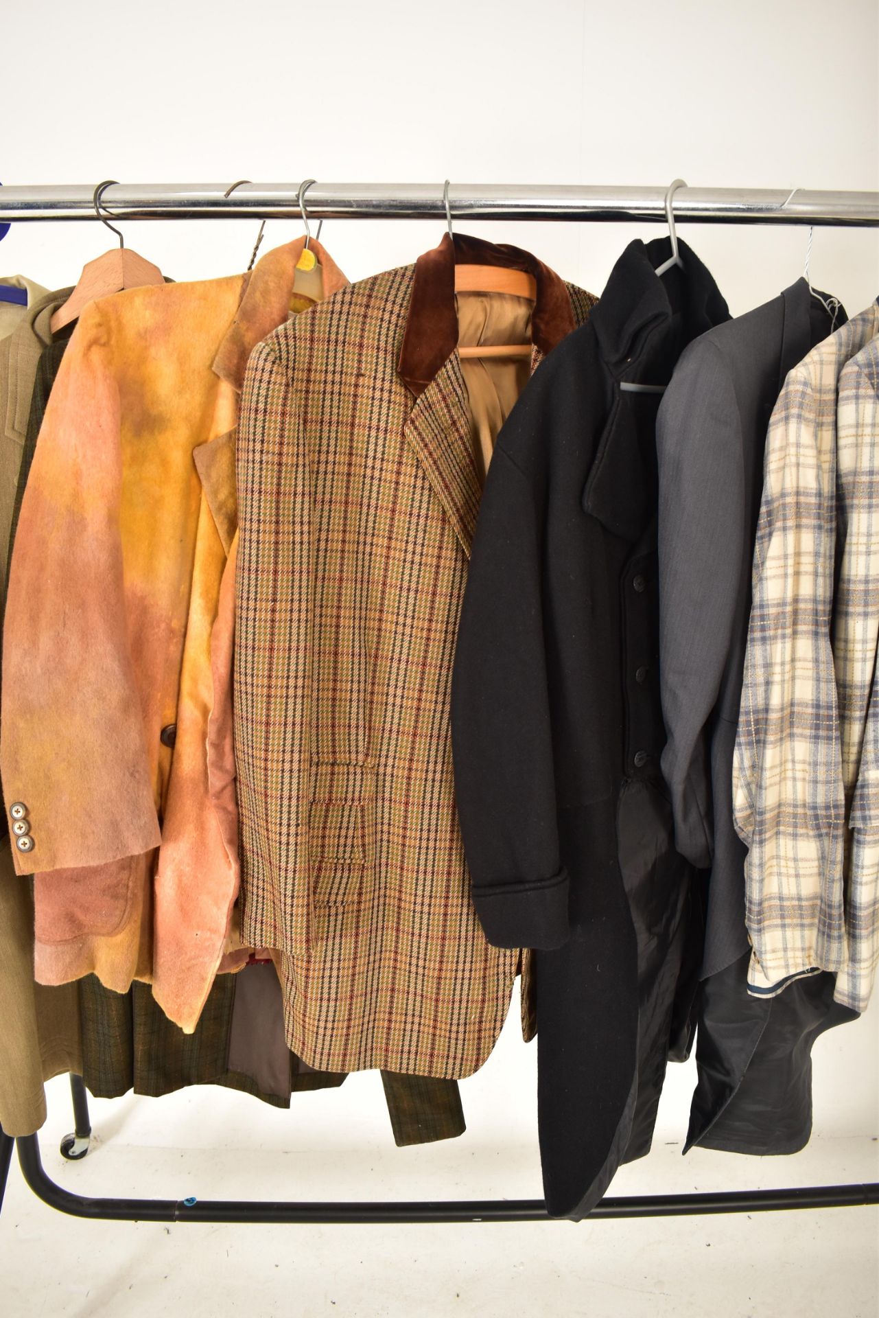 COLLECTION OF VINTAGE THEATRE MEN JACKETS & COATS - Bild 3 aus 6