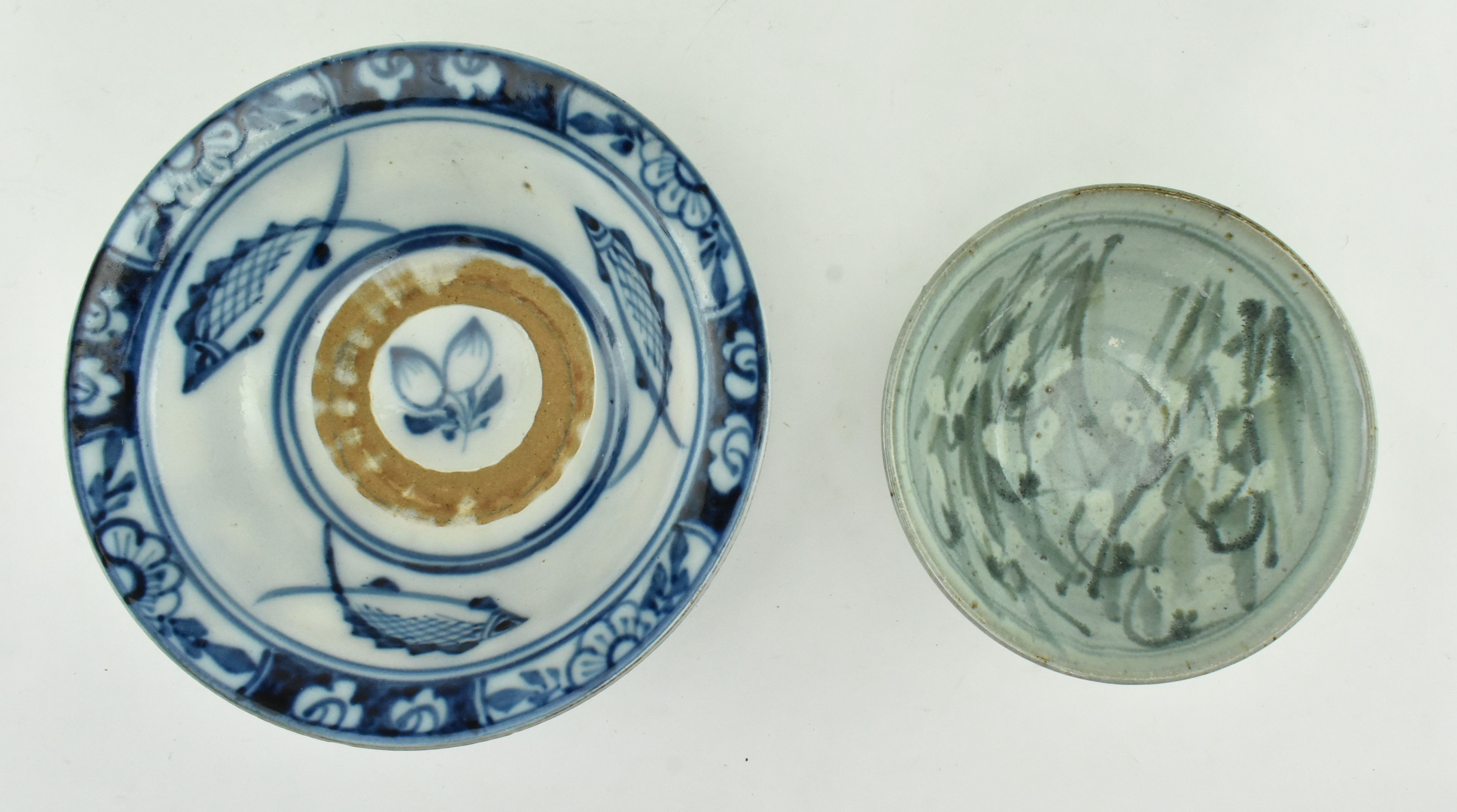 COLLECTION OF TWO CHINESE CERAMIC BOWLS AND A VASE - Image 7 of 9