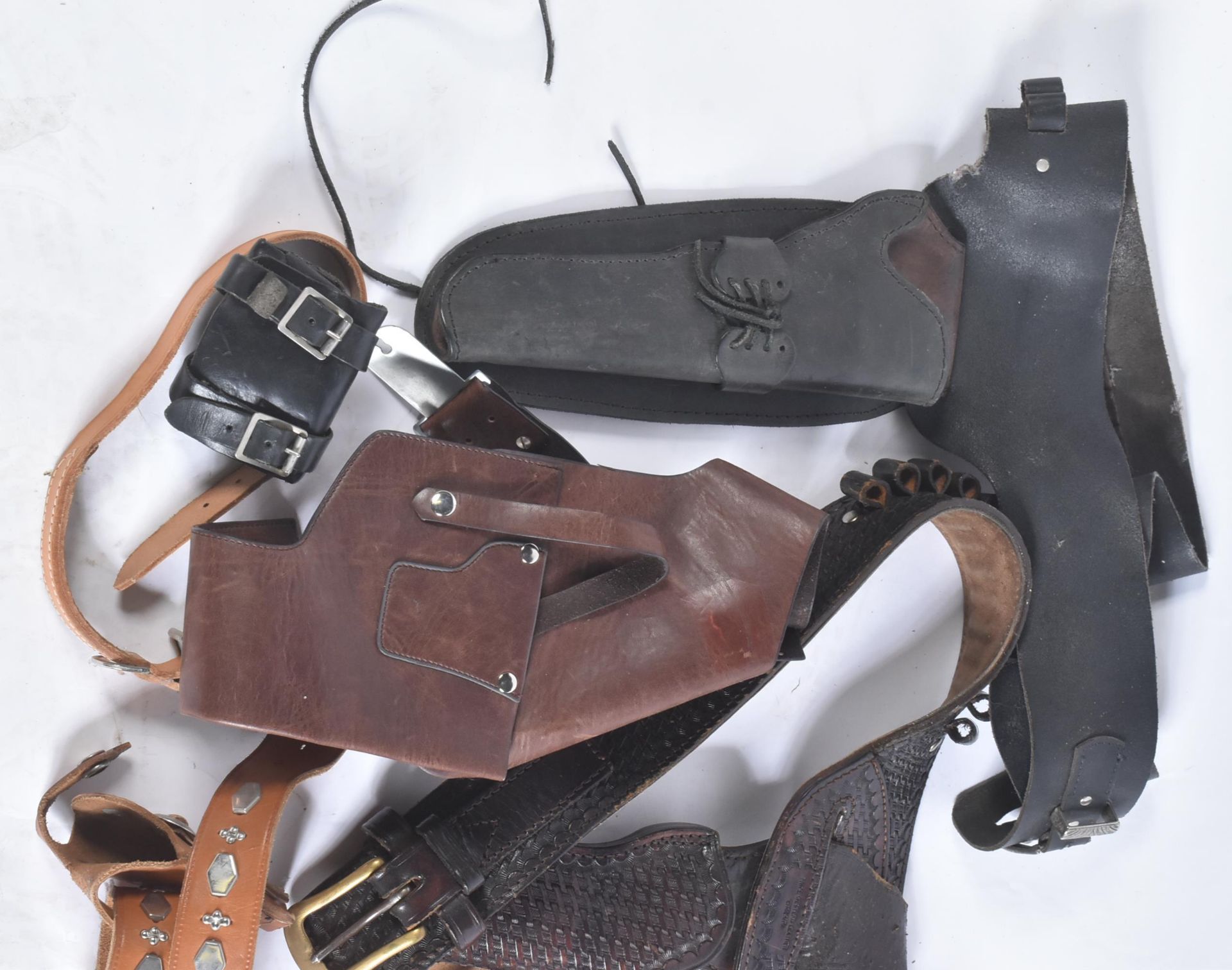 COLLECTION OF ASSORTED LEATHER GUN HOLSTERS - Image 2 of 5