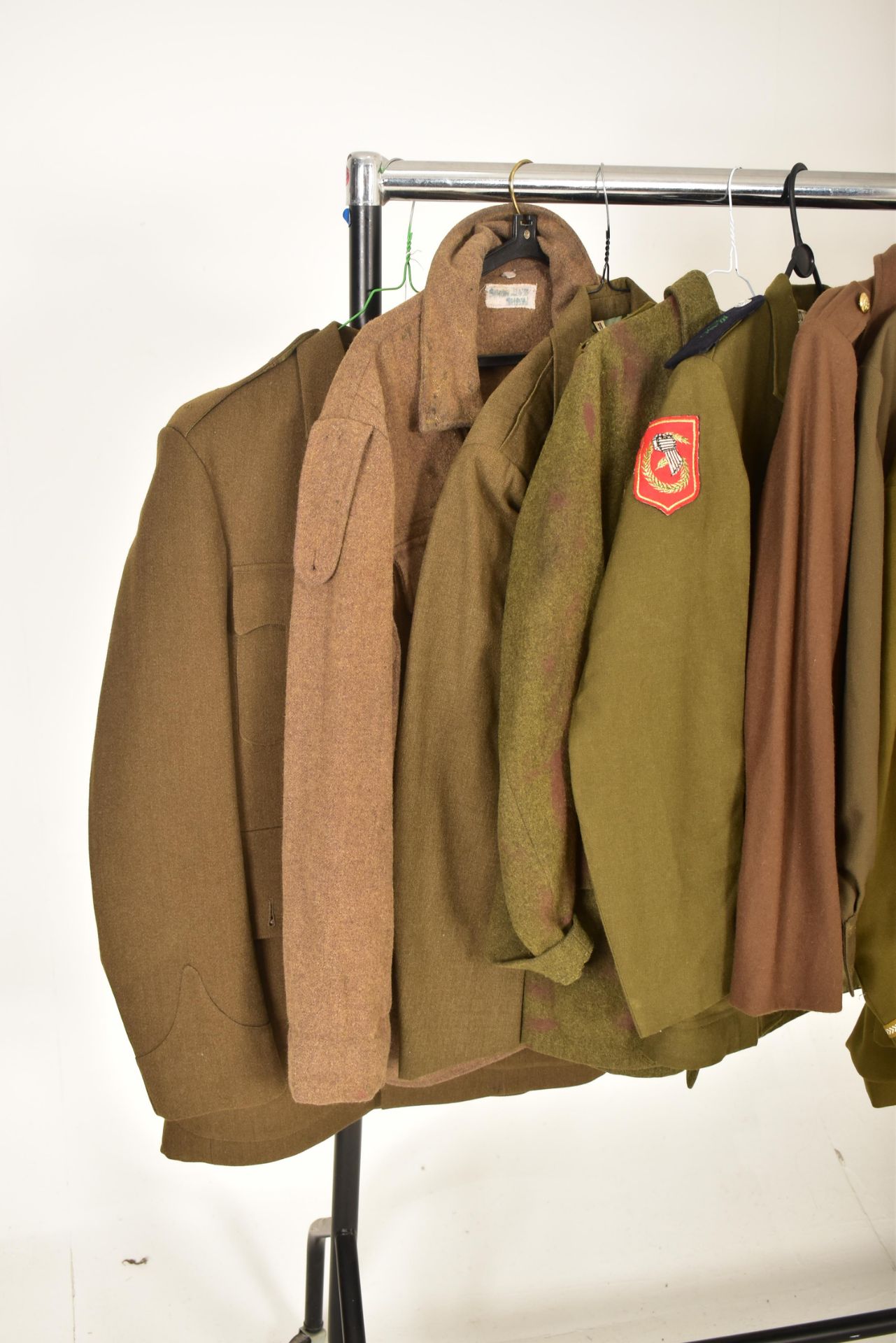 COLLECTION OF BRITISH MILITARY JACKETS / TUNICS WITH TROUSERS - Bild 2 aus 7