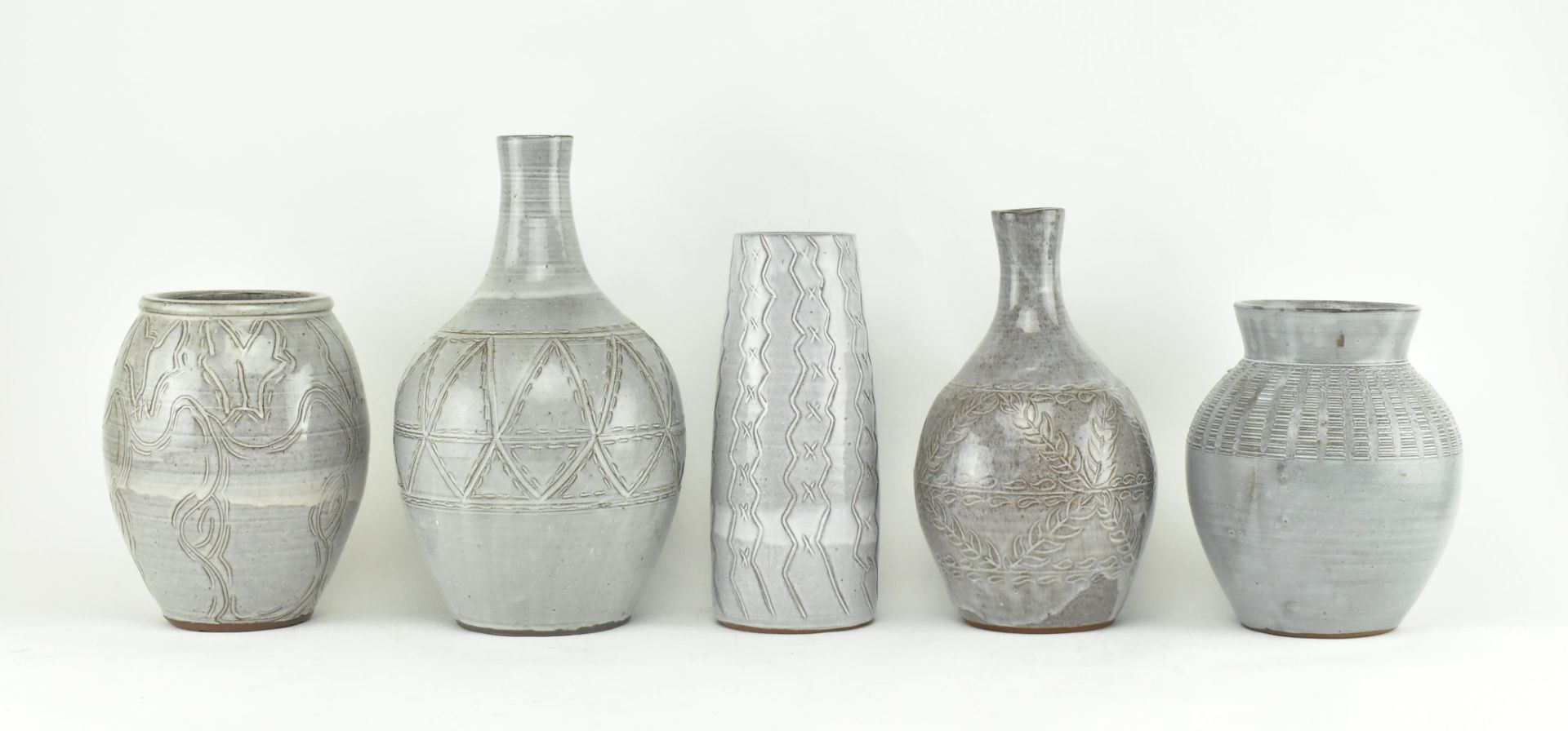 FIVE PIECES OF SLIPWARE STUDIO POTTERY IN GREY GLAZE