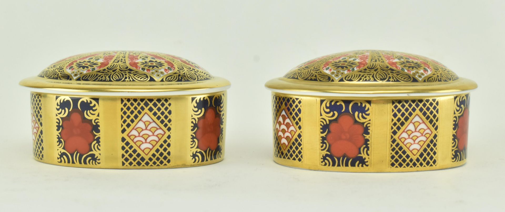 PAIR OF ROYAL CROWN DERBY OLD IMARI LIDDED POTS - Image 2 of 4