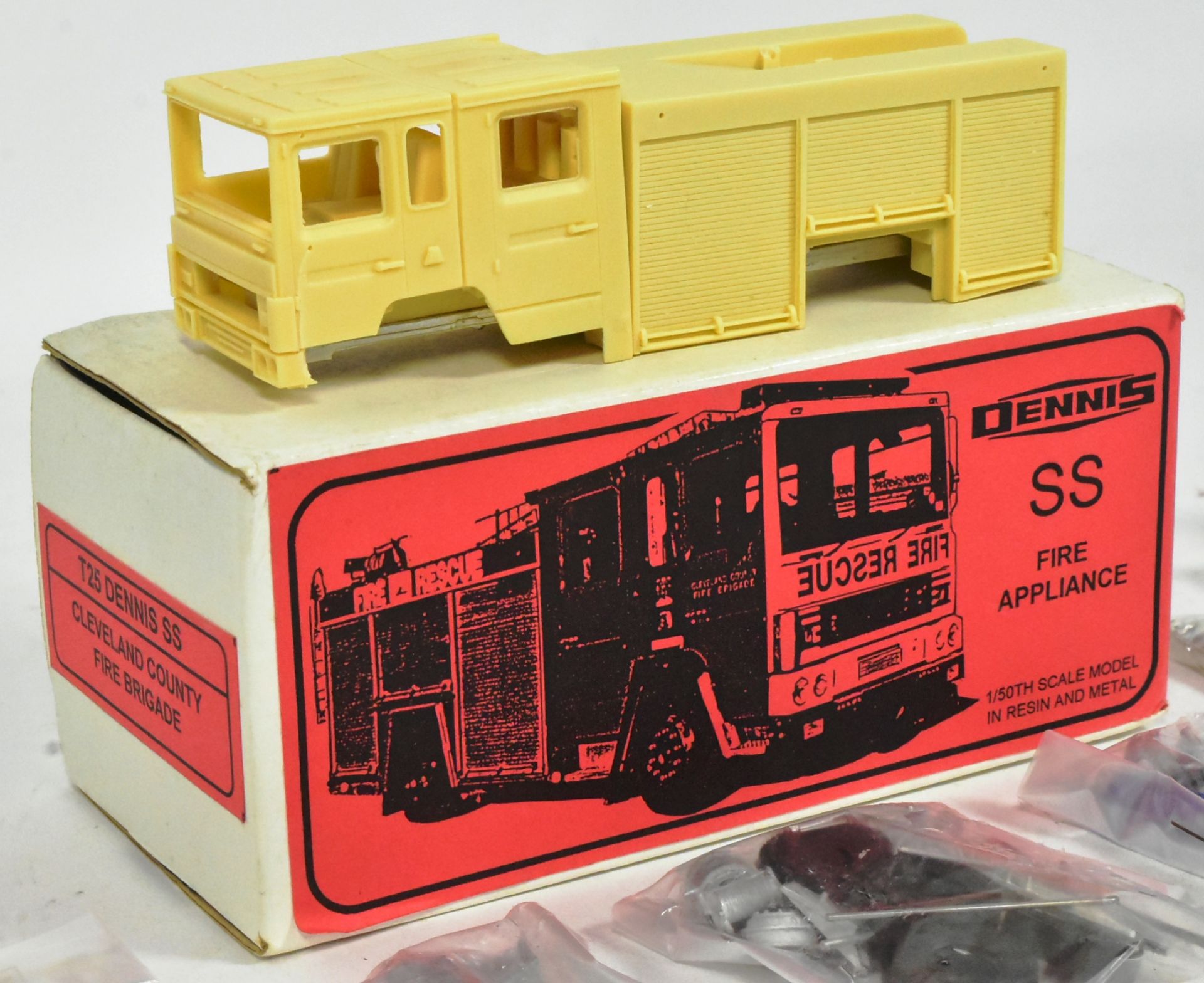 RSH FIRE MODEL - 1/50TH SCALE RESIN DENNIS T25 MODEL KIT FIRE ENGINE - Image 2 of 4