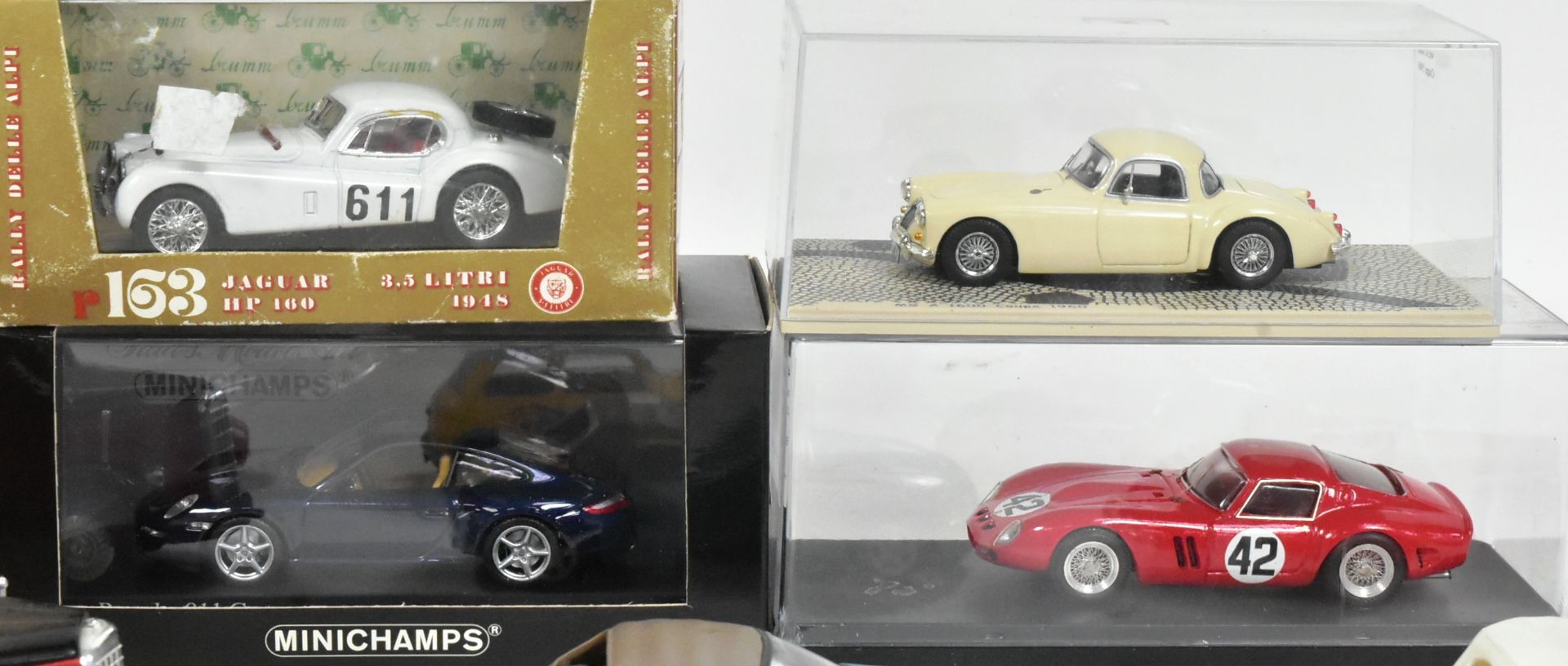 DIECAST - COLLECTION OF ASSORTED DIECAST MODEL CARS - Bild 3 aus 6