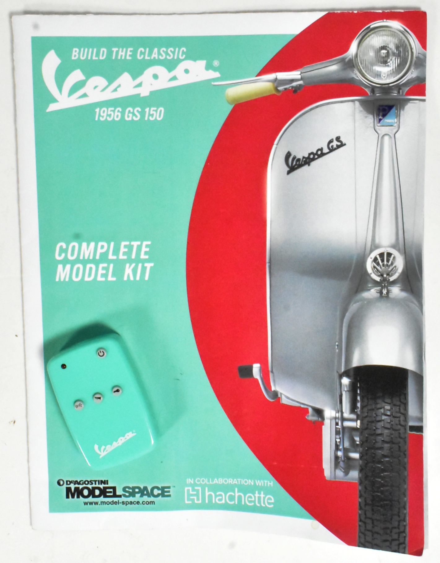 MODEL KIT - 1/3 SCALE DEAGOSTINI MADE VESPA MOTORCYCLE - Image 9 of 11