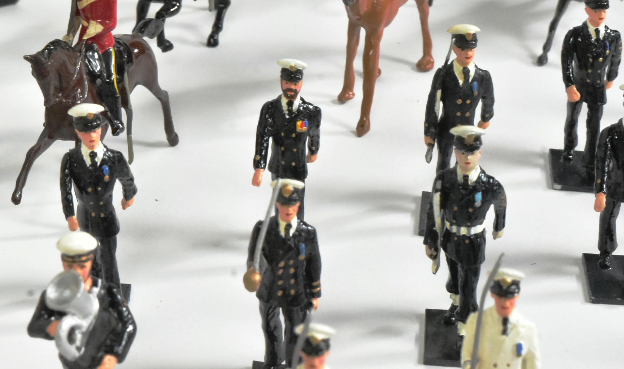 TOY SOLDIERS - COLLECTION OF ASSORTED LEAD TOY SOLDIERS - Image 3 of 7