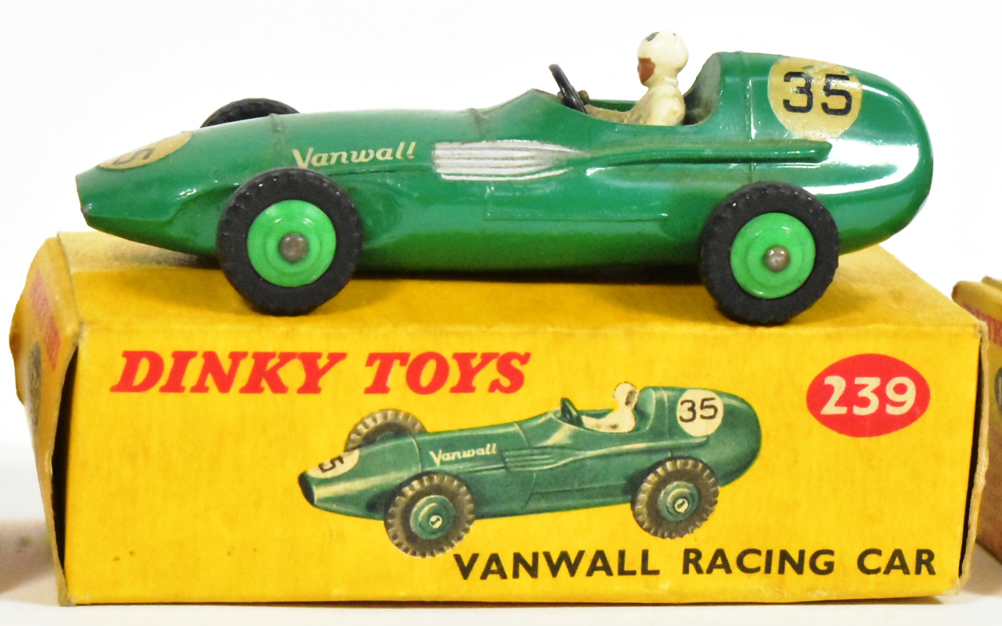 DIECAST - X4 VINTAGE DINKY TOYS DIECAST MODEL CARS - Image 3 of 5