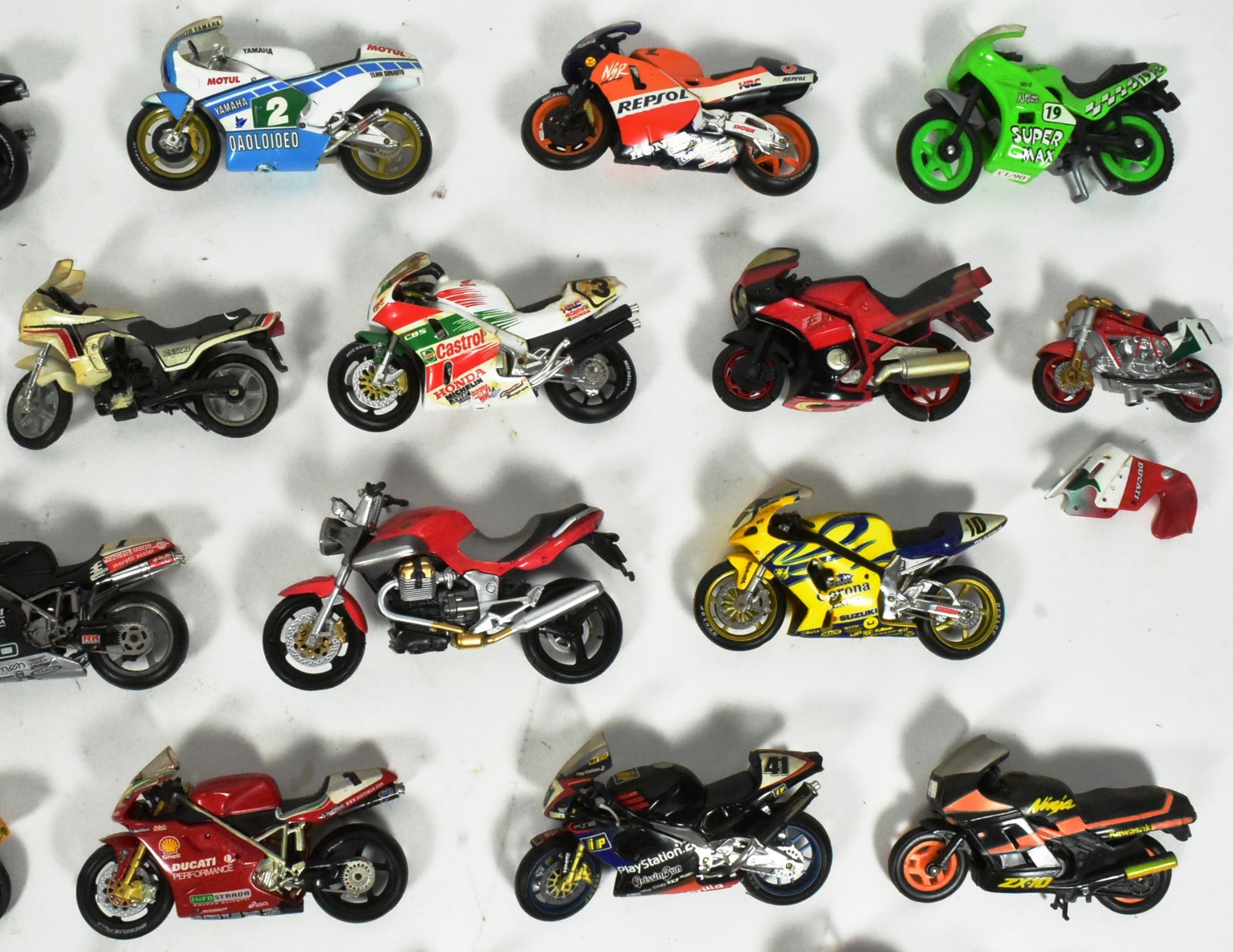 DIECAST - COLLECTION OF 1/24 SCALE DIECAST MOTORCYCLES - Image 5 of 5