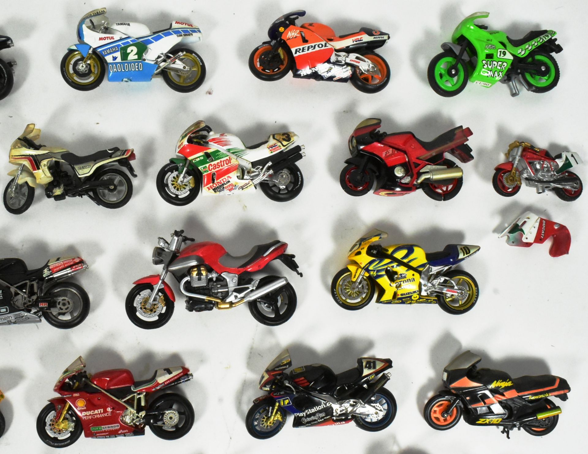 DIECAST - COLLECTION OF 1/24 SCALE DIECAST MOTORCYCLES - Bild 5 aus 5