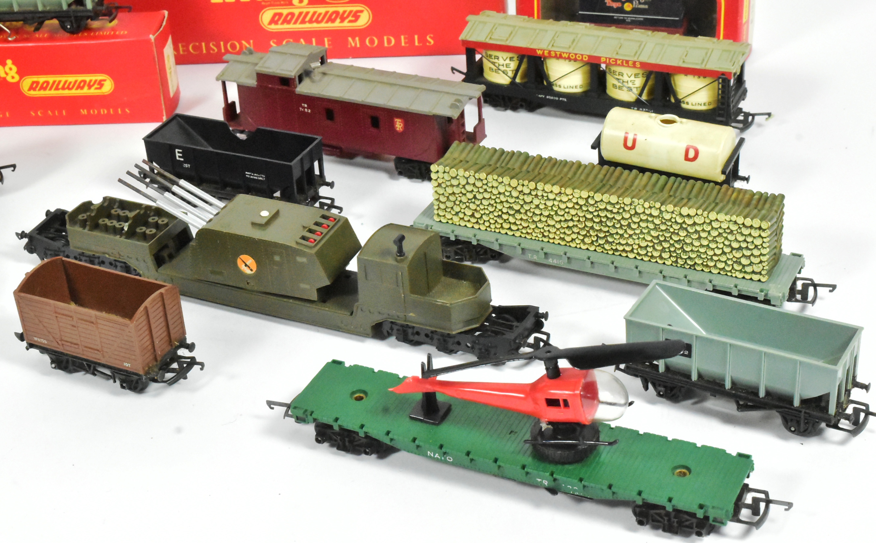 MODEL RAILWAY - COLLECTION OF OO GAUGE ROLLING STOCK - Bild 3 aus 5