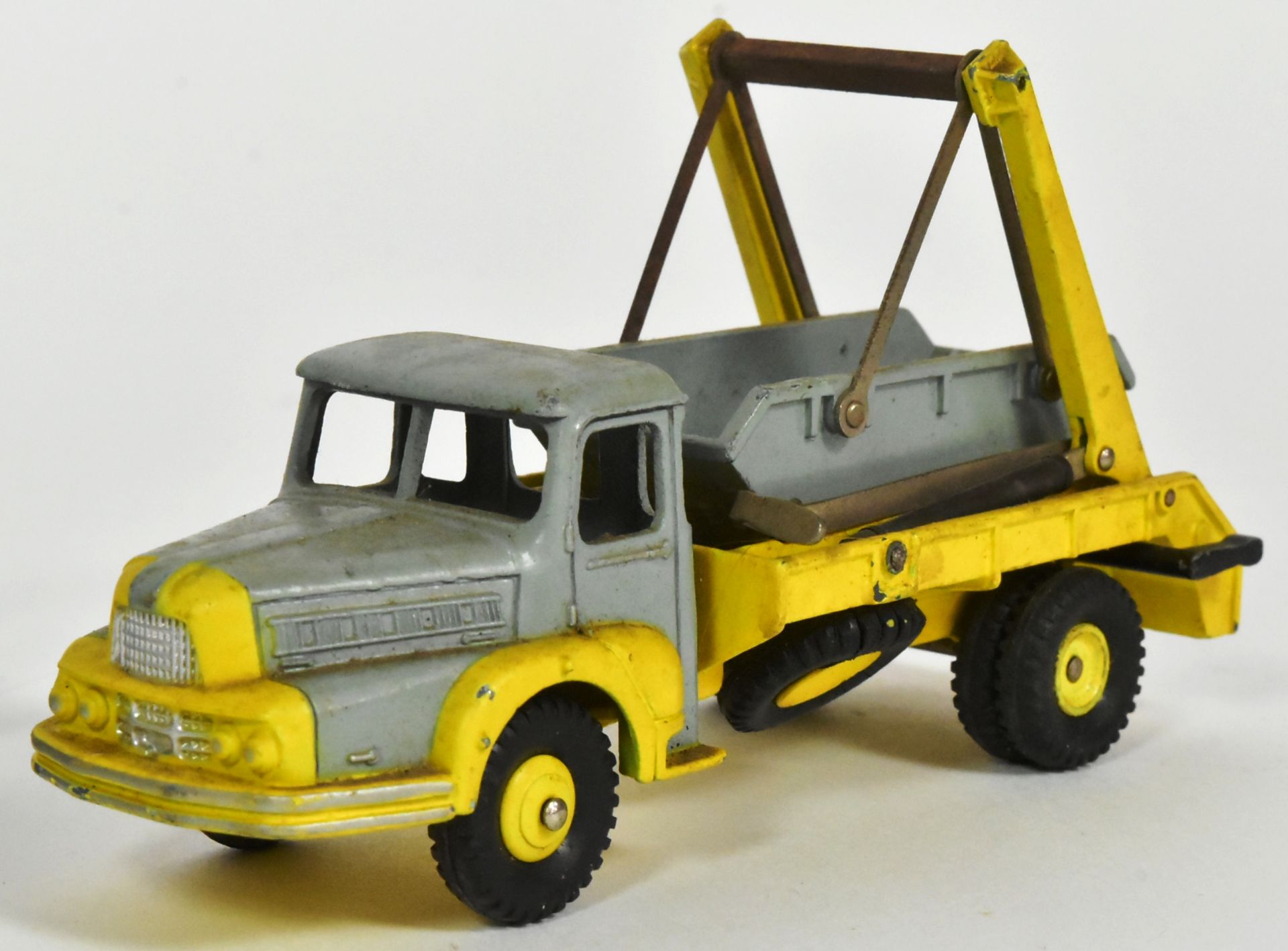 DIECAST - FRENCH DINKY TOYS - SIMCA CARGO & MULTI-BUCKET TRUCK - Image 2 of 6