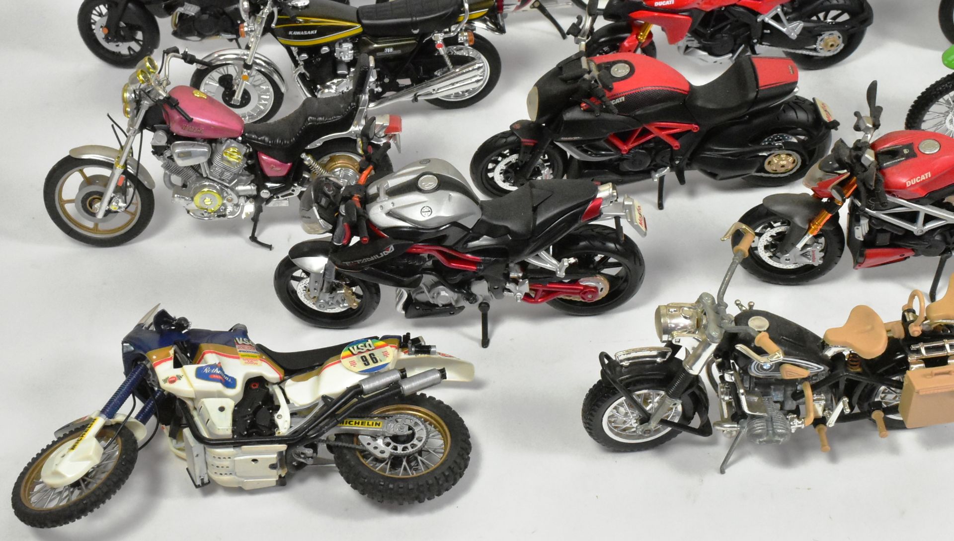 DIECAST - COLLECTION OF 1/18 SCALE DIECAST MODEL MOTORBIKES - Image 4 of 5