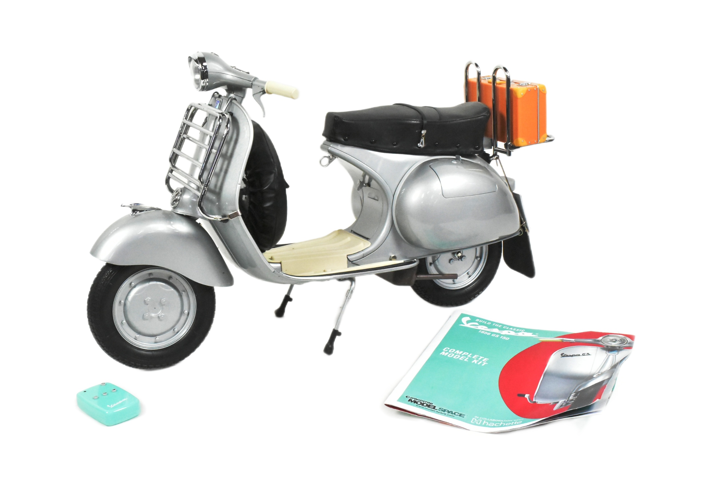 MODEL KIT - 1/3 SCALE DEAGOSTINI MADE VESPA MOTORCYCLE