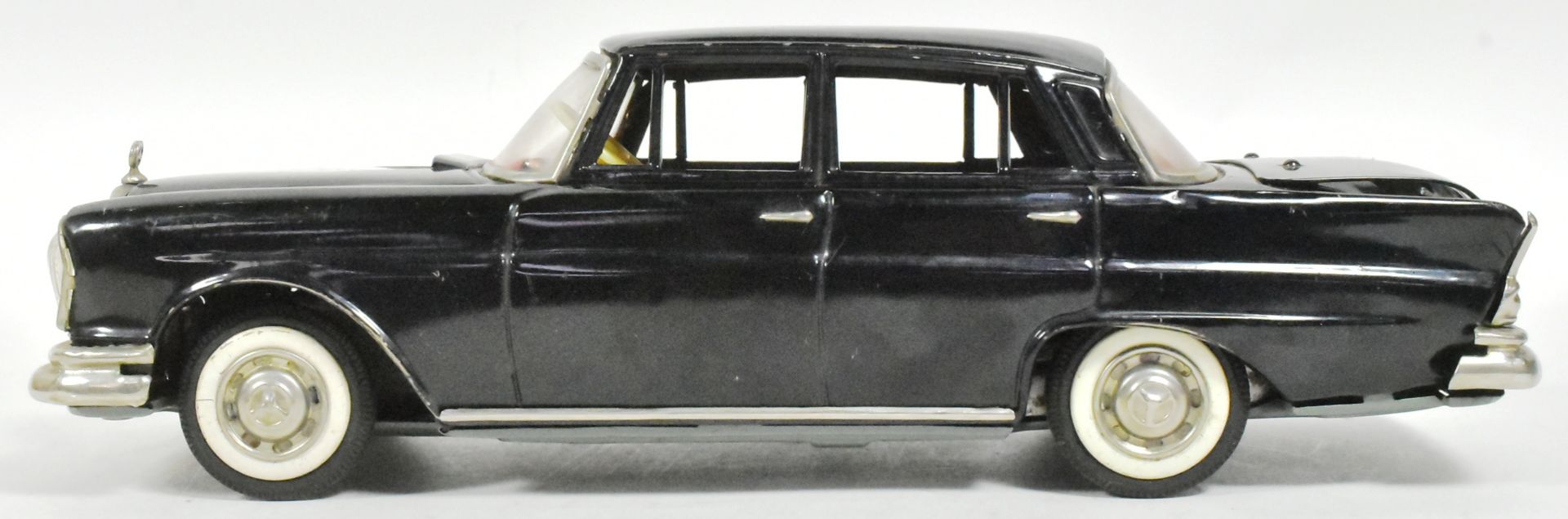 TINPLATE TOYS - JAPANESE TINPLATE MERCEDES BENZ 220S - Bild 2 aus 6