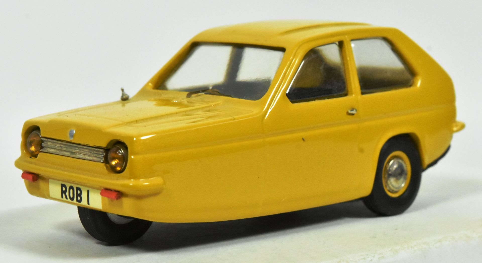 ILLUSTRA MODELS - 1/43 SCALE RELIANT ROBIN MK1 DIECAST MODEL - Bild 2 aus 5