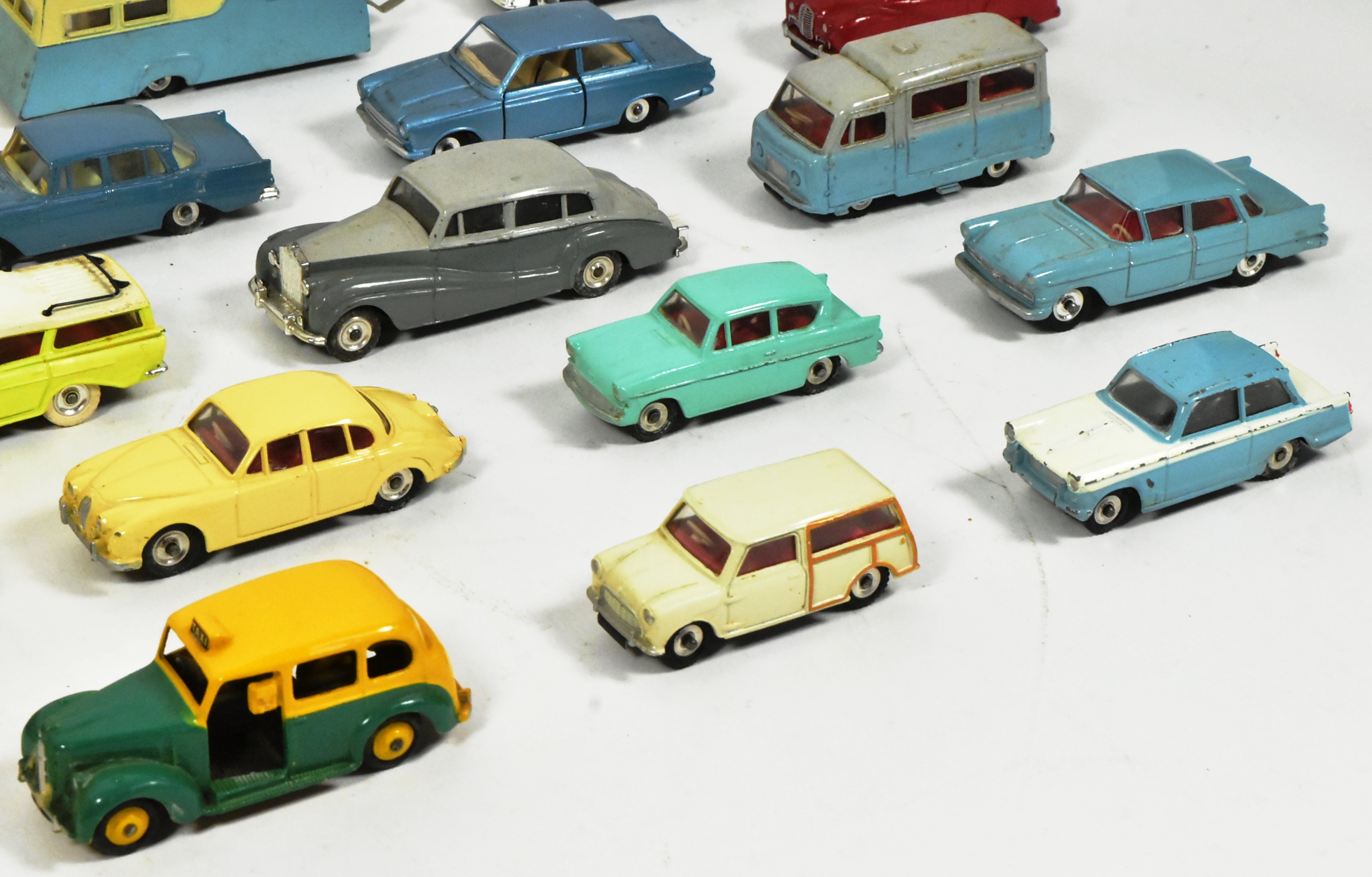 DIECAST - COLLECTION OF VINTAGE DINKY TOYS DIECAST MODELS - Image 5 of 6