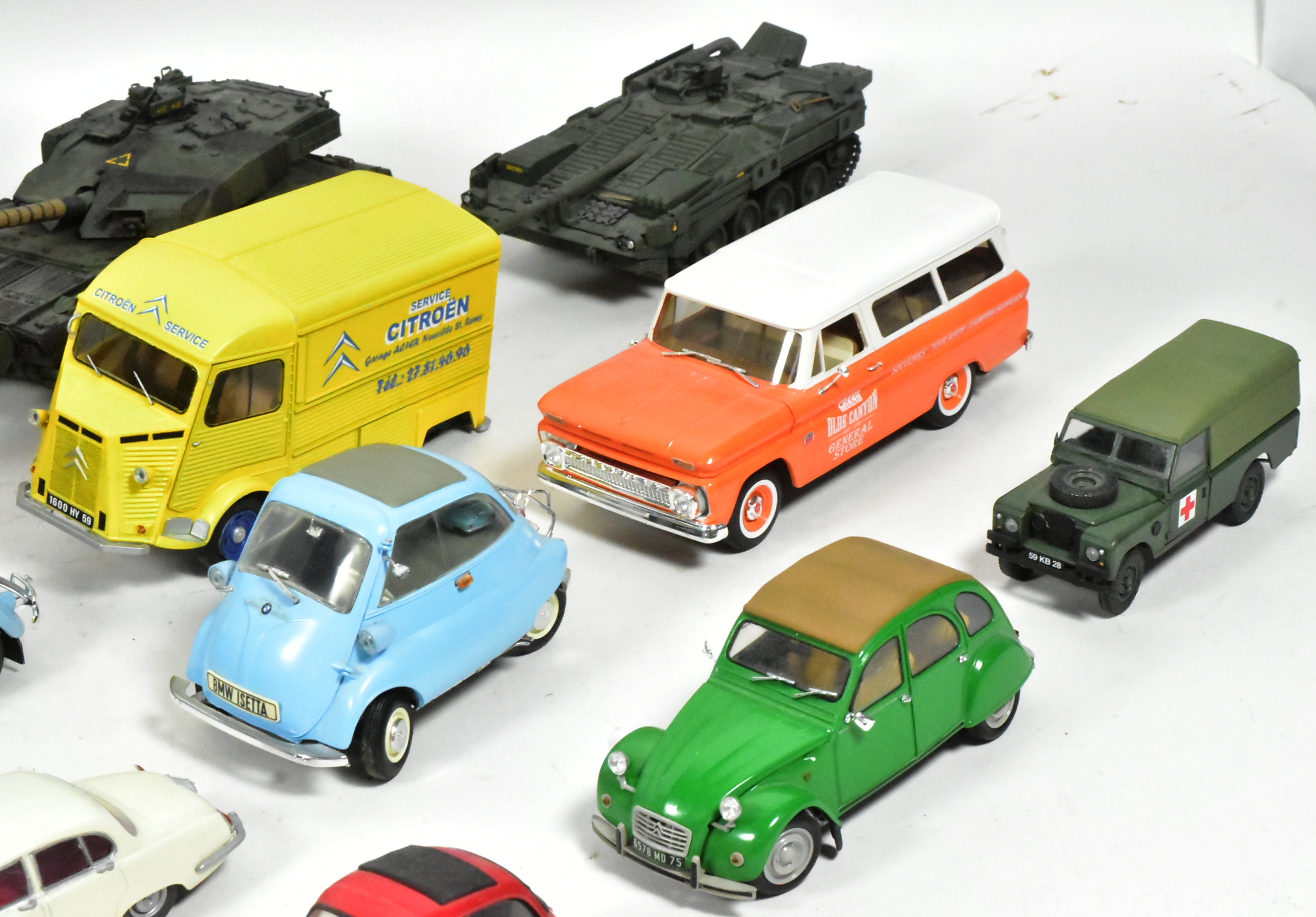 MODEL KITS - COLLECTION OF PRE ASSEMBLED PLASTIC MODEL KITS - Image 2 of 5