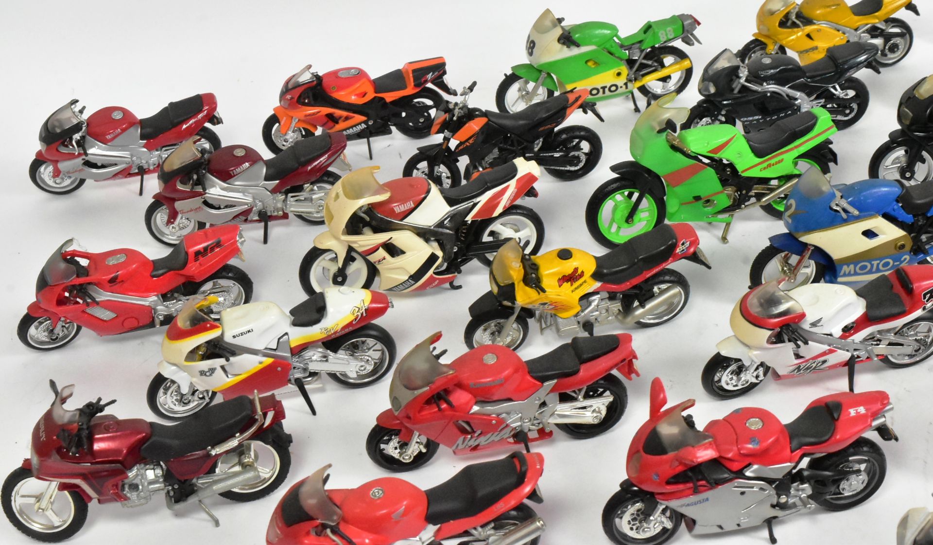 DIECAST - COLLECTION OF 1/18 SCALE DIECAST MOTORBIKES - Bild 3 aus 6