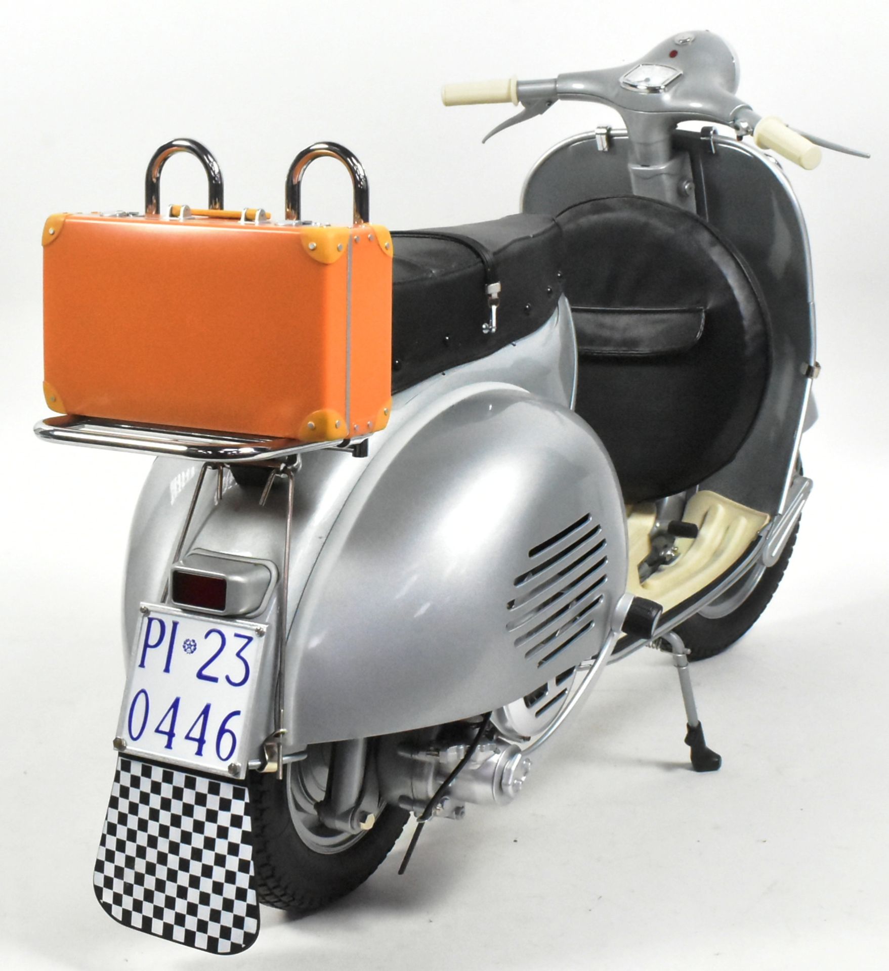 MODEL KIT - 1/3 SCALE DEAGOSTINI MADE VESPA MOTORCYCLE - Bild 5 aus 11