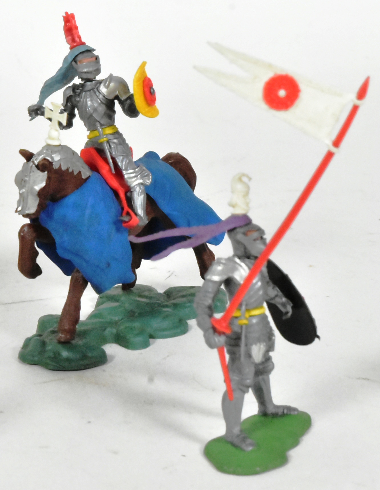 TOY SOLDIERS - COLLECTION OF BRITAINS 15TH CENTURY KNIGHTS - Image 5 of 6