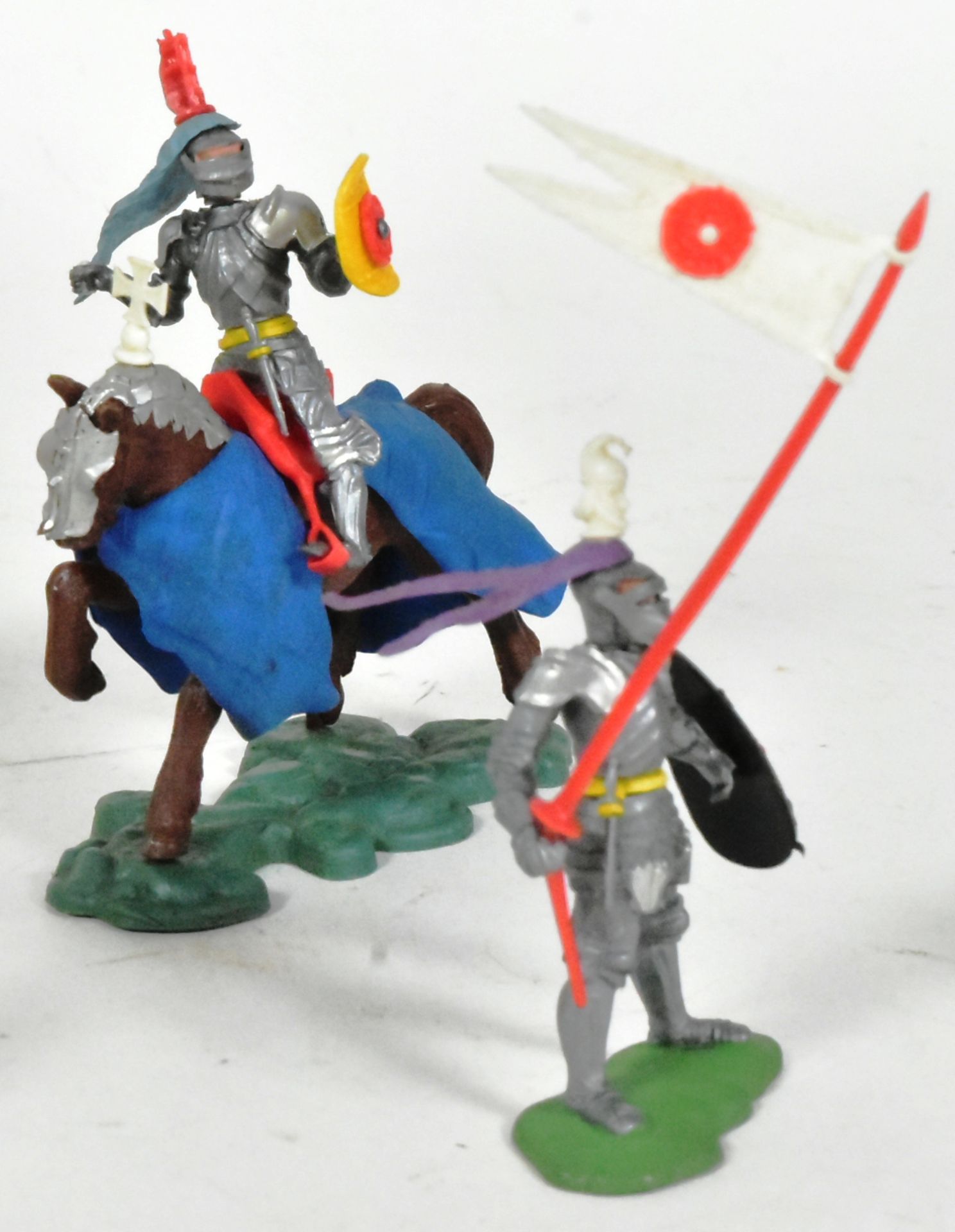 TOY SOLDIERS - COLLECTION OF BRITAINS 15TH CENTURY KNIGHTS - Bild 5 aus 6