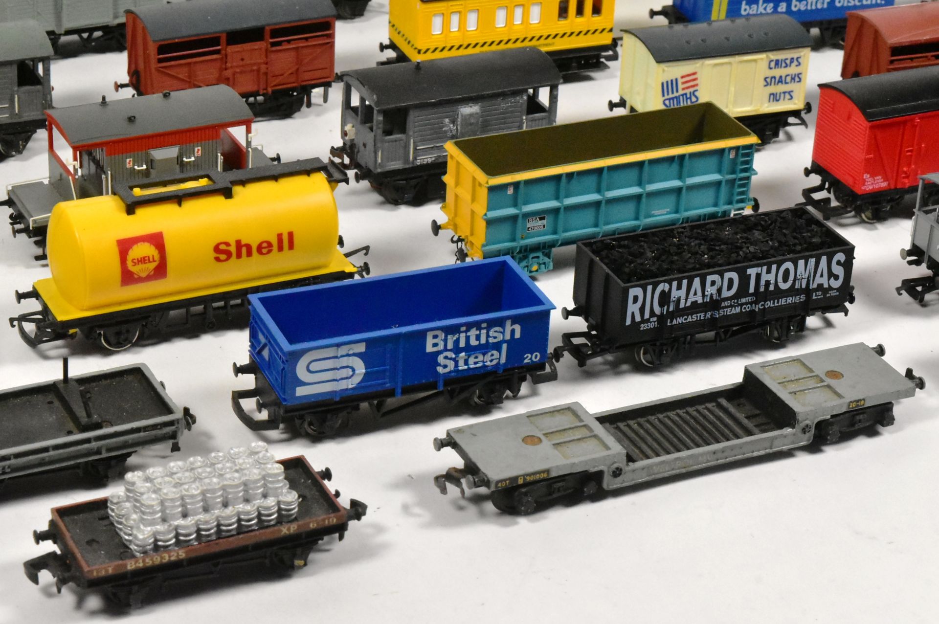 MODEL RAILWAY - COLLECTION OF ASSORTED ROLLING STOCK - Image 6 of 6