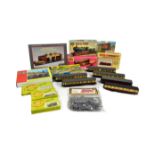 MODEL RAILWAY - COLLECTION OF OO GAUGE ROLLING STOCK, KITS & ACCESSORIES