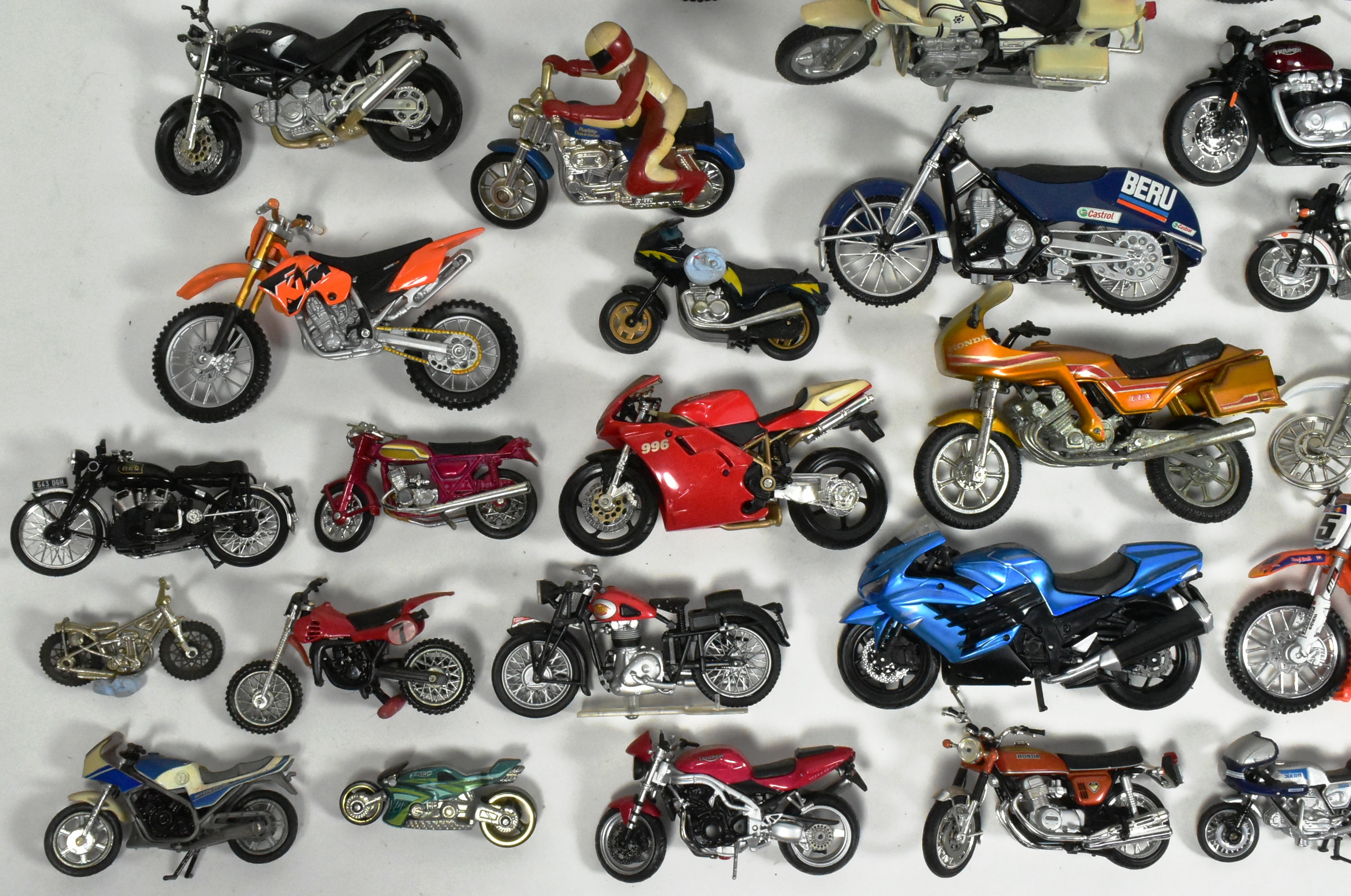 DIECAST - COLLECTION OF ASSORTED DIECAST MODEL MOTORBIKES - Image 6 of 6