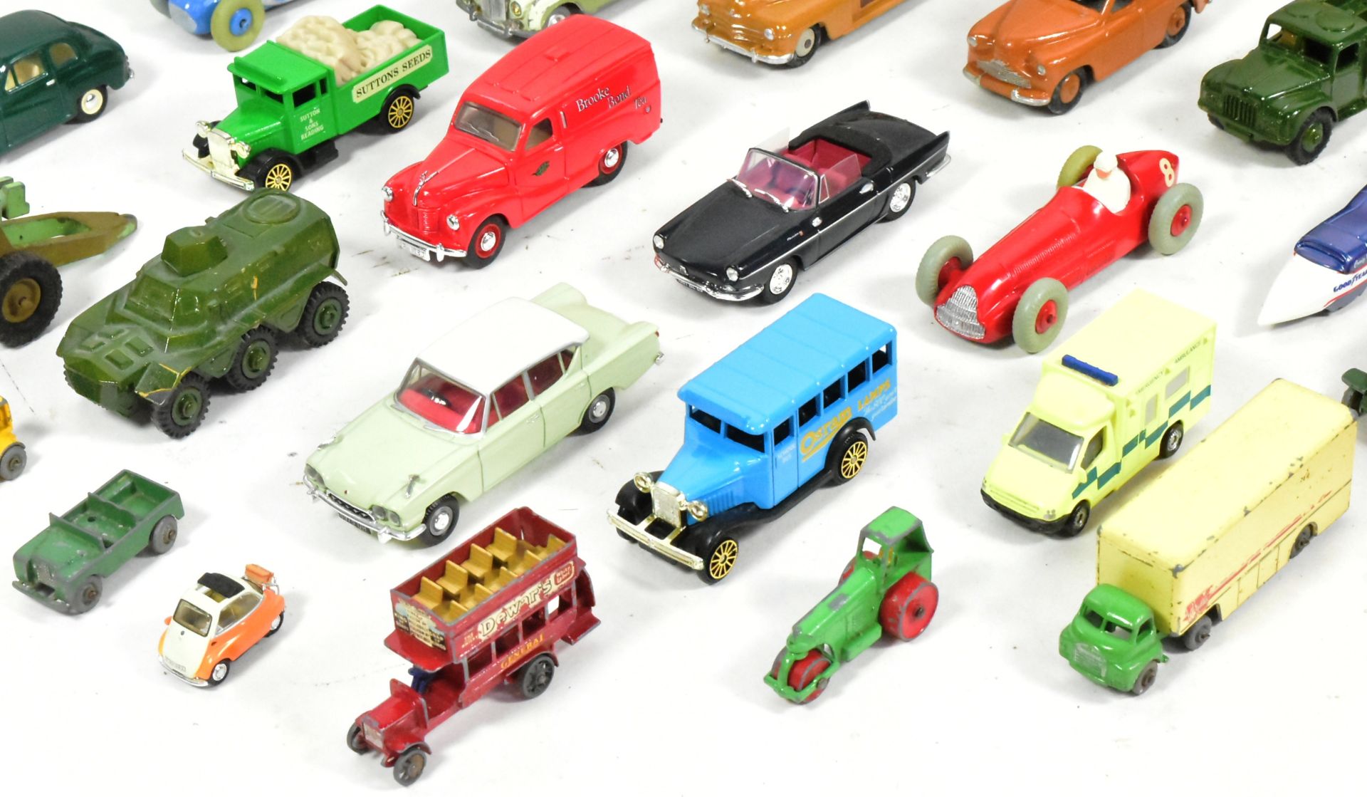 DIECAST - COLLECTION OF ASSORTED DIECAST MODEL CARS - Image 5 of 5