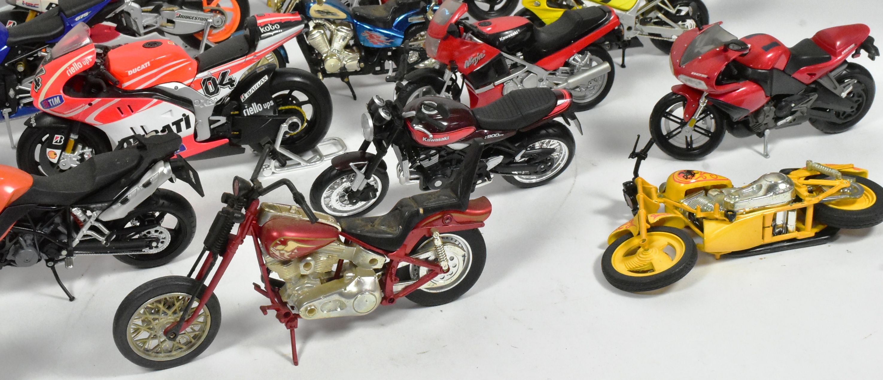 DIECAST - COLLECTION OF 1/18 SCALE MOTORBIKE MODELS - Image 5 of 5