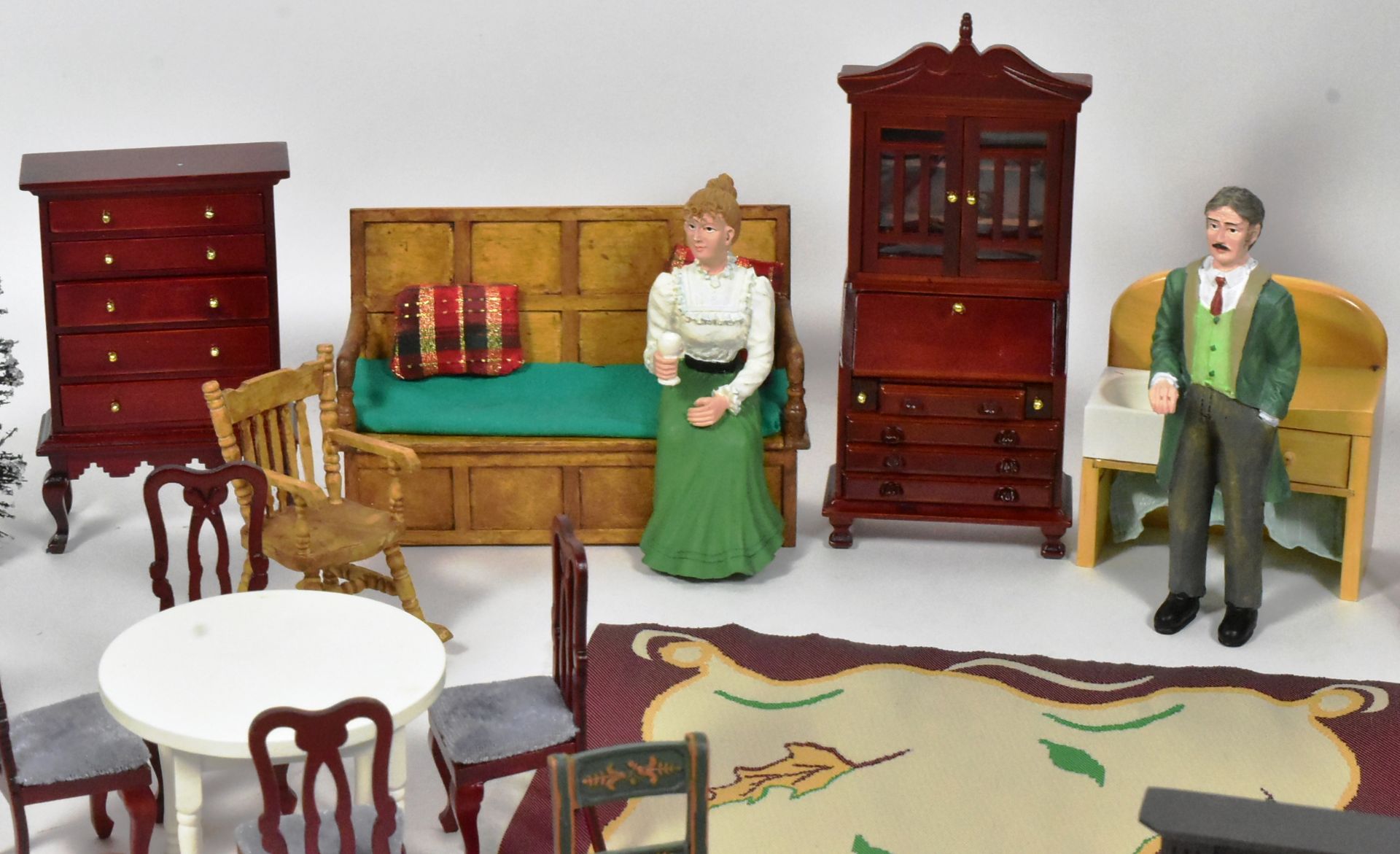 DOLLS HOUSE - LARGE COLLECTION OF DOLL HOUSE FURNITURE - Image 3 of 7