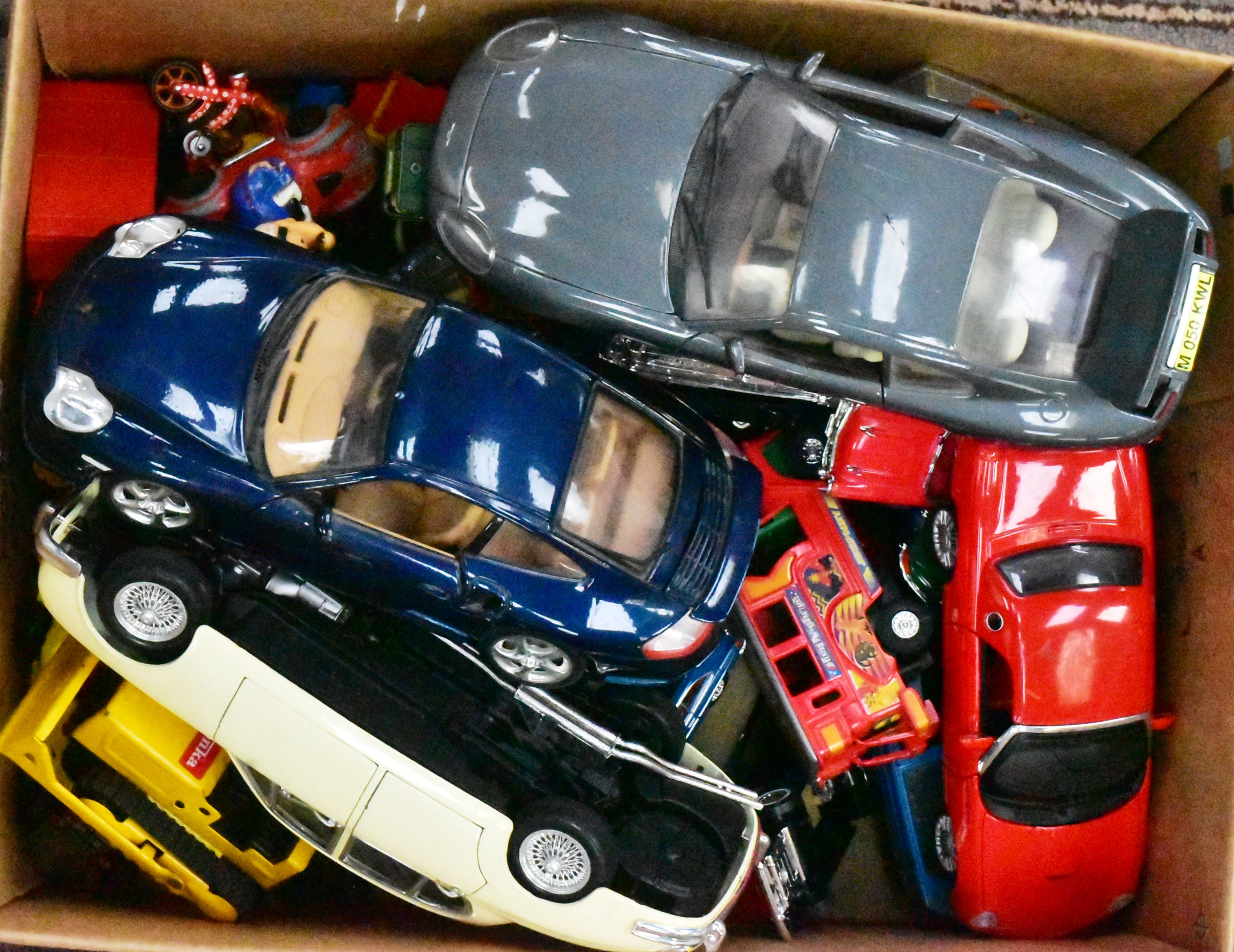 DIECAST - LARGE COLLECTION OF ASSORTED DIECAST MODELS - Image 7 of 7