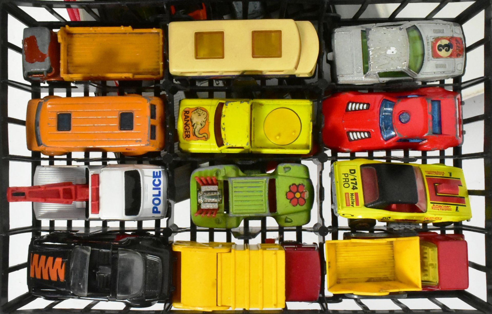 DIECAST - MATCHBOX VINYL CARRY CASE & CARS - Image 4 of 6