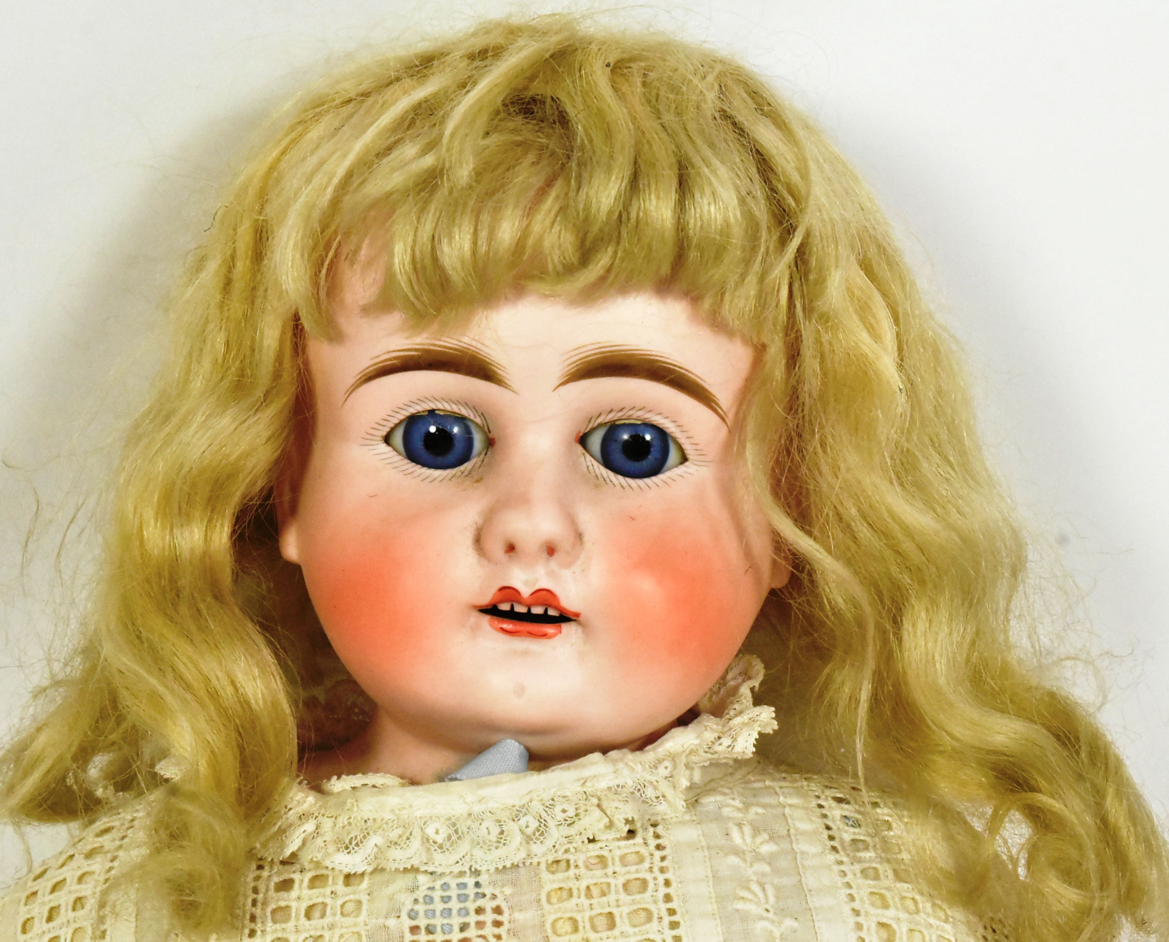 DOLL - 20TH CENTURY ANTIQUE STYLE PORCELAIN HEADED DOLL - Image 2 of 5