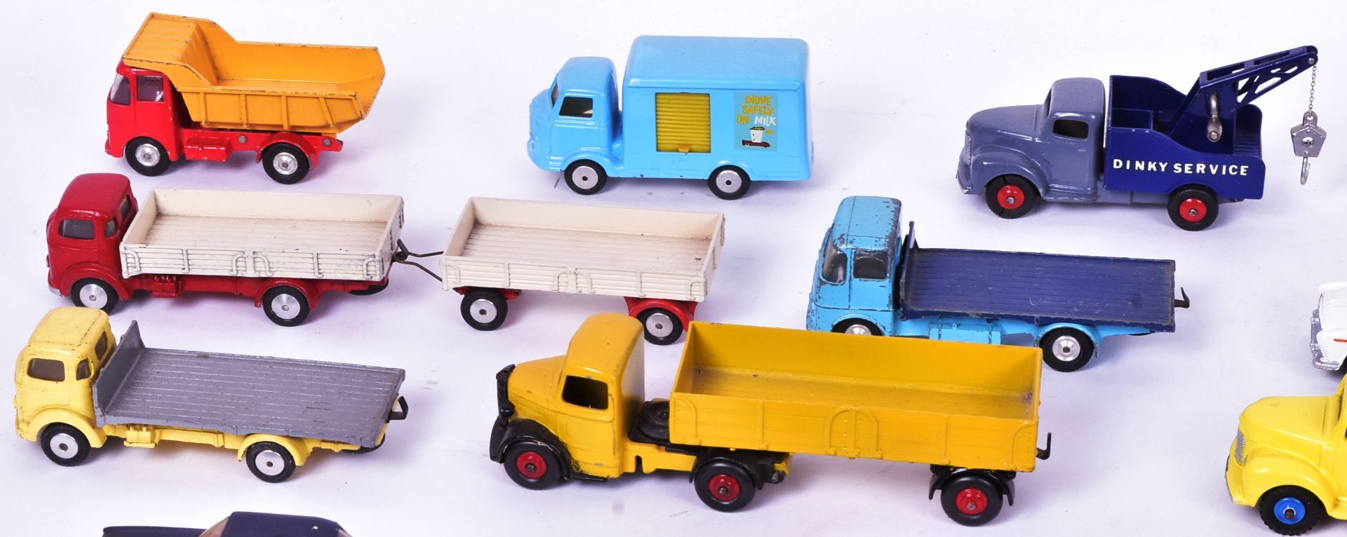 DIECAST - COLLECTION OF VINTAGE DINKY & CORGI TOYS - Image 5 of 7