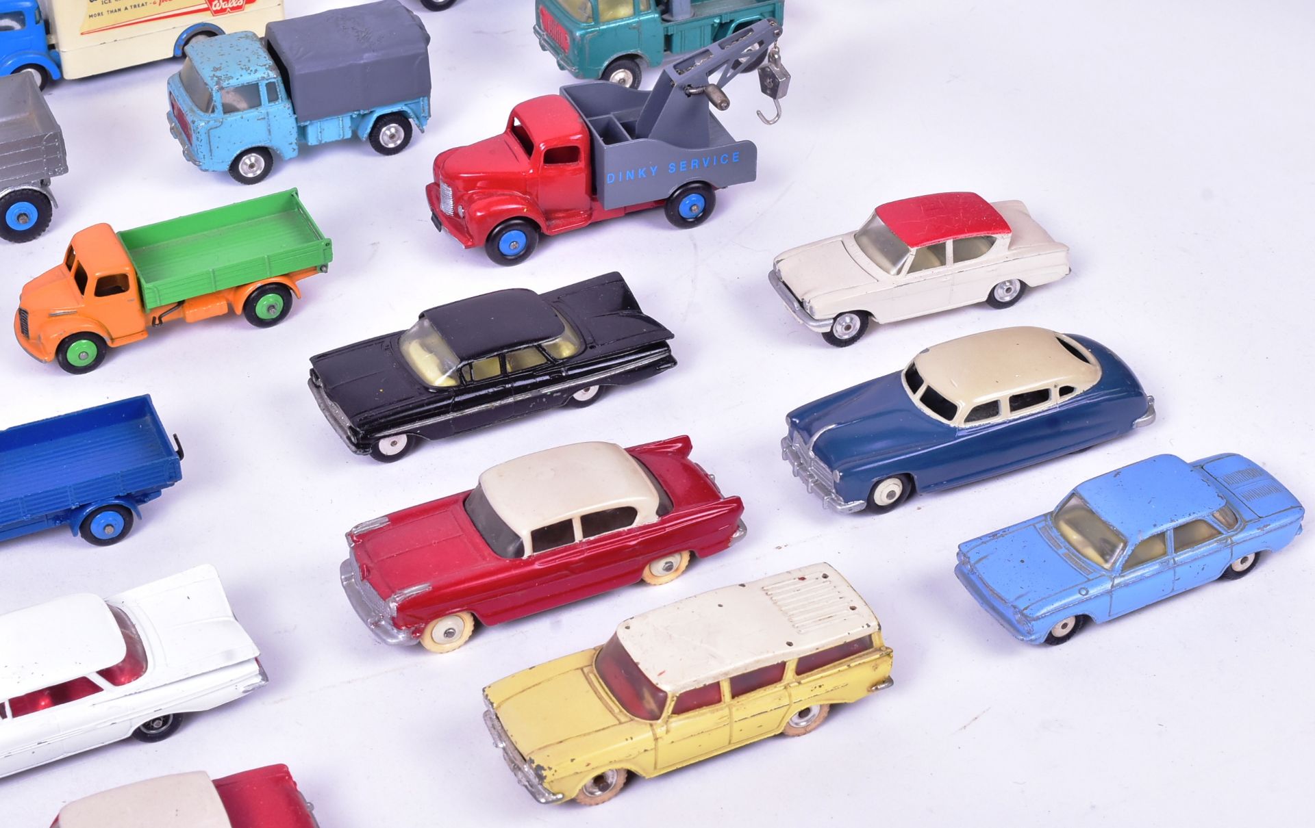 DIECAST - COLLECTION OF VINTAGE DINKY & CORGI TOYS - Image 3 of 7