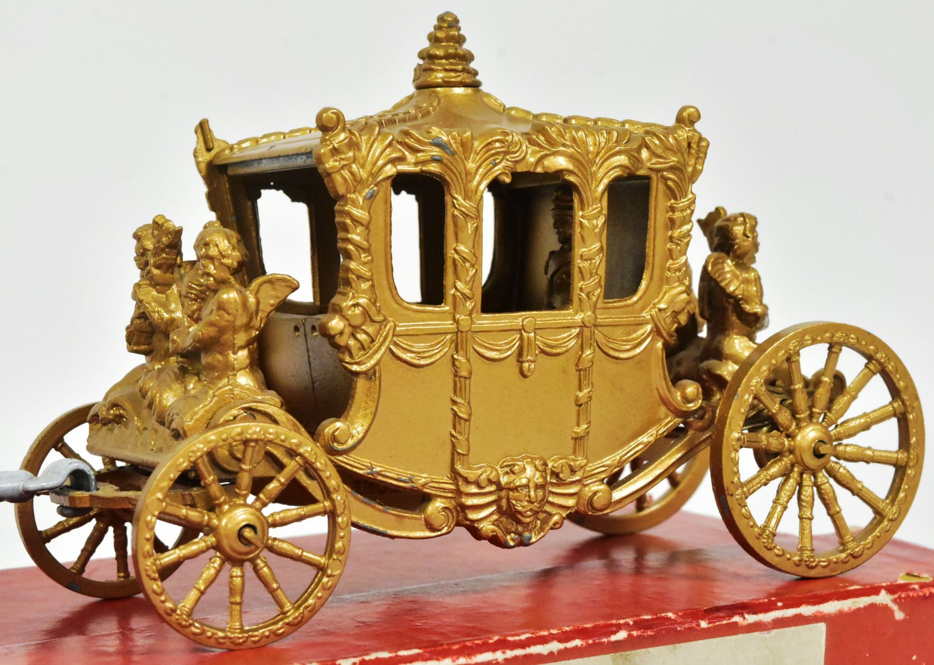 VINTAGE LESNEY MADE QUEEN ELIZABETH CORONATION COACH - Image 4 of 4