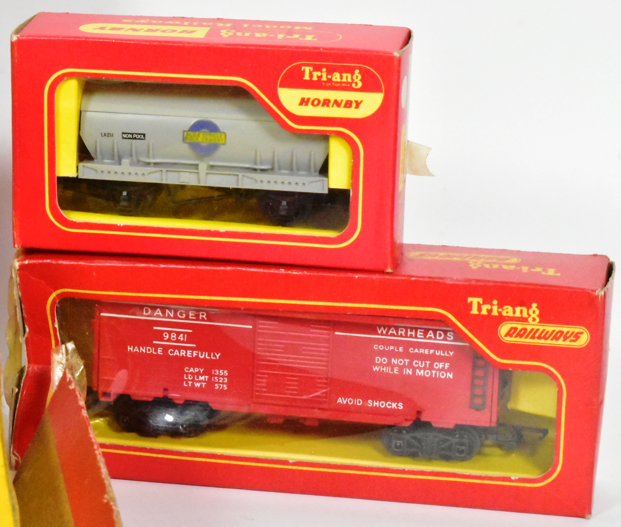 MODEL RAILWAY - COLLECTION OF TRIANG OO GAUGE - Image 5 of 7