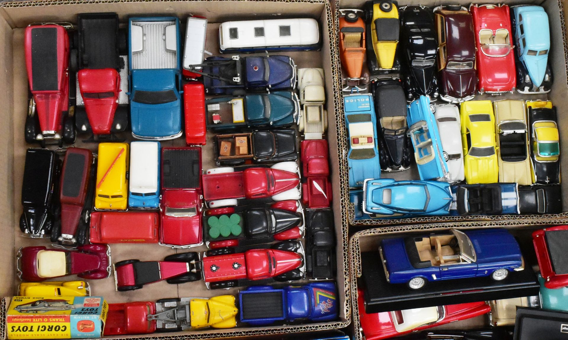 DIECAST - LARGE COLLECTION OF ASSORTED DIECAST MODEL CARS - Bild 4 aus 6